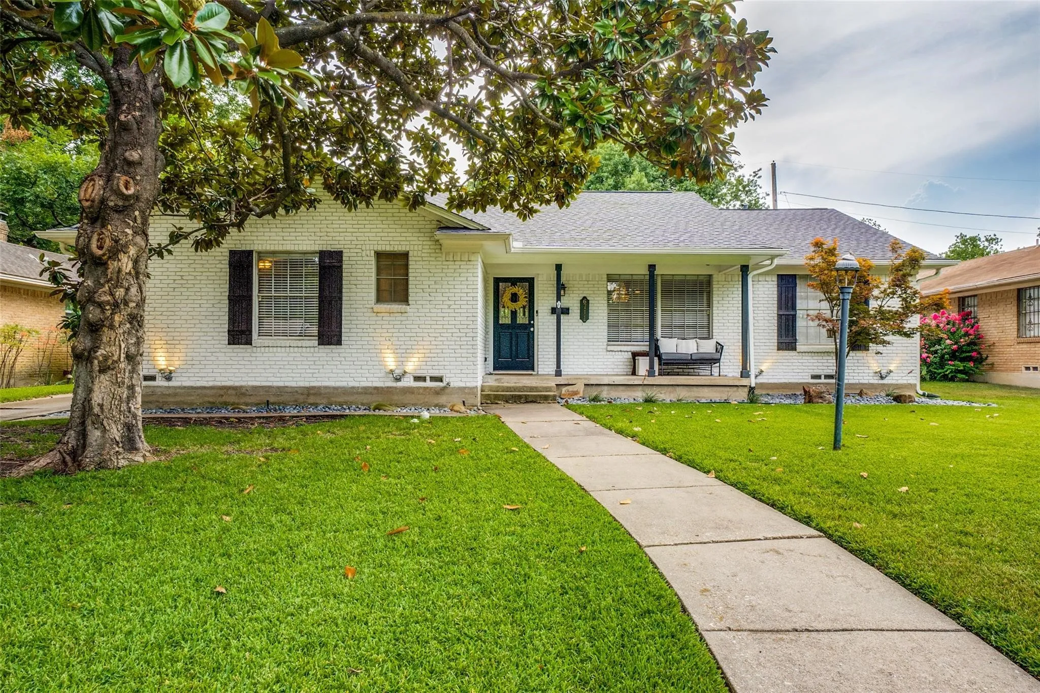 Single Family Residence For Rent in Dallas County , 6711 Kingsbury Drive, Dallas, Texas 75231, 4 Bedroom, 4 Bathroom, 2 Garage spaces, 1,911 Sqft, built in 1963, mls#21338771, Real Estate Agent in Dallas, Homes For Rent in Dallas county, Homes For Rent in Dallas, Realtor in Dallas Texas, Real Estate Brokerage Independent Realty Texas, Luminita Cordes Realtor