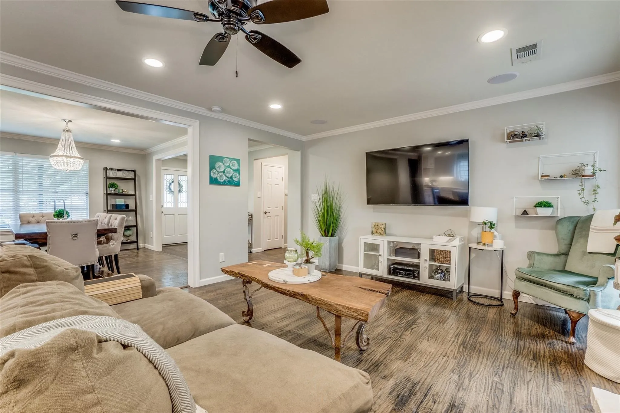 Single Family Residence For Rent in Dallas County , 6711 Kingsbury Drive, Dallas, Texas 75231, 4 Bedroom, 4 Bathroom, 2 Garage spaces, 1,911 Sqft, built in 1963, mls#21338771, Real Estate Agent in Dallas, Homes For Rent in Dallas county, Homes For Rent in Dallas, Realtor in Dallas Texas, Real Estate Brokerage Independent Realty Texas, Luminita Cordes Realtor