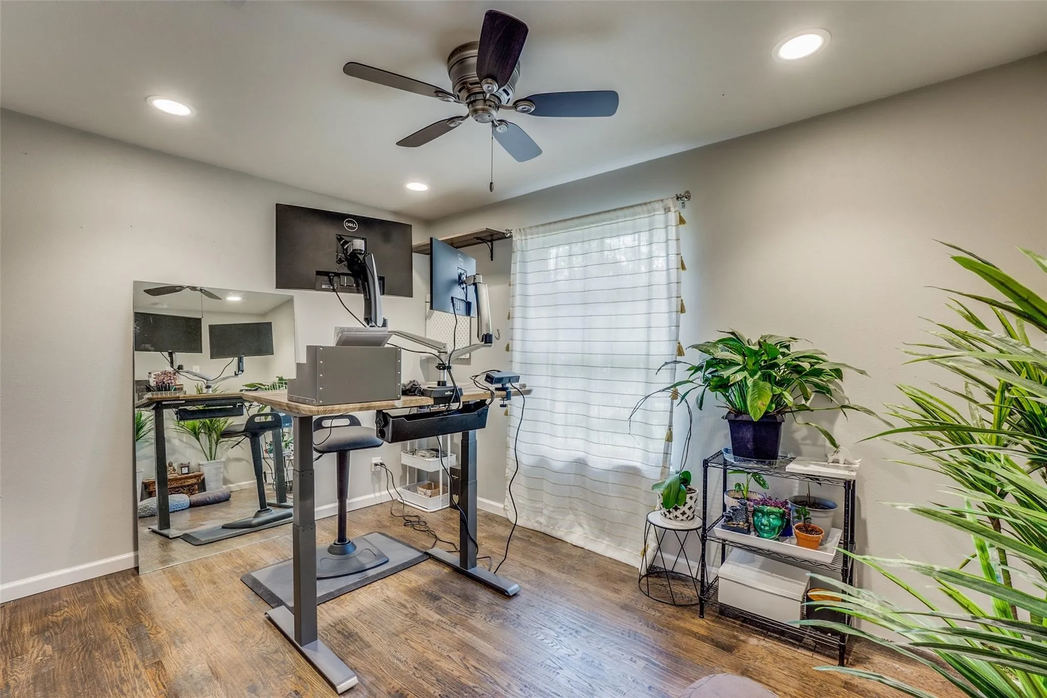 Single Family Residence For Rent in Dallas County , 6711 Kingsbury Drive, Dallas, Texas 75231, 4 Bedroom, 4 Bathroom, 2 Garage spaces, 1,911 Sqft, built in 1963, mls#21338771, Real Estate Agent in Dallas, Homes For Rent in Dallas county, Homes For Rent in Dallas, Realtor in Dallas Texas, Real Estate Brokerage Independent Realty Texas, Luminita Cordes Realtor