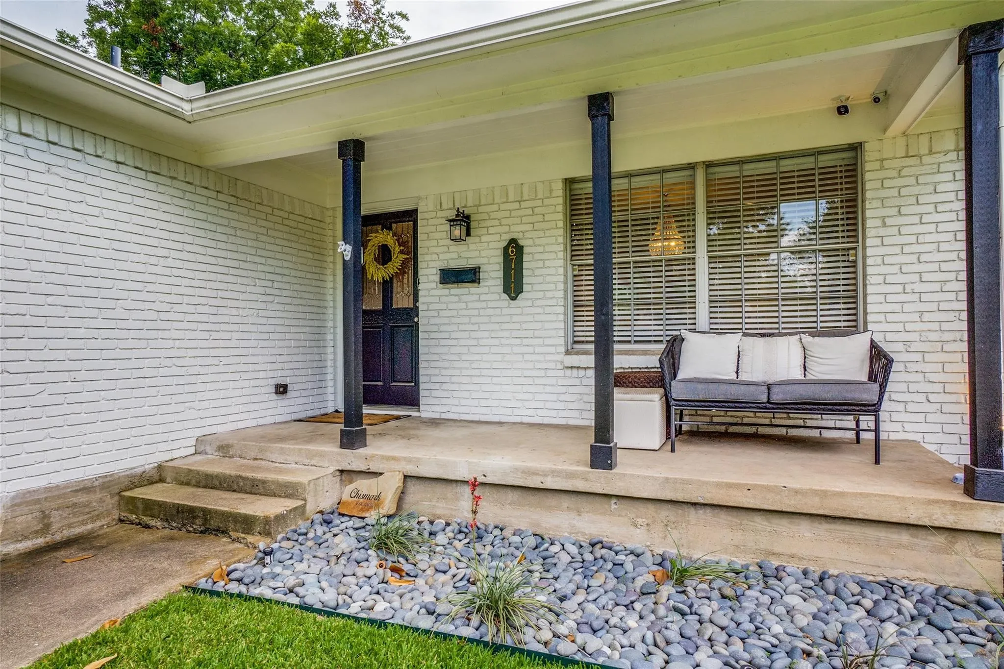 Single Family Residence For Rent in Dallas County , 6711 Kingsbury Drive, Dallas, Texas 75231, 4 Bedroom, 4 Bathroom, 2 Garage spaces, 1,911 Sqft, built in 1963, mls#21338771, Real Estate Agent in Dallas, Homes For Rent in Dallas county, Homes For Rent in Dallas, Realtor in Dallas Texas, Real Estate Brokerage Independent Realty Texas, Luminita Cordes Realtor