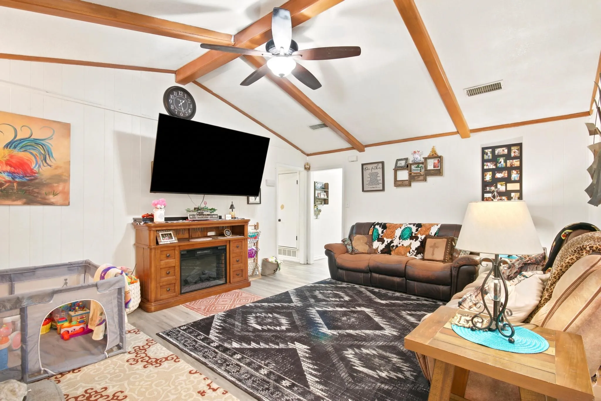 Single Family Residence For Sale in Taylor County , 1134 Piedmont Drive, Abilene, Texas 79601, 3 Bedroom, 2 Bathroom, 2 Garage spaces, 1,936 Sqft, built in 1976, mls#21335722, Real Estate Agent in Abilene, Homes For Sale in Taylor county, Homes For Sale in Abilene, Realtor in Abilene Texas, Real Estate Brokerage Independent Realty Texas, Luminita Cordes Realtor