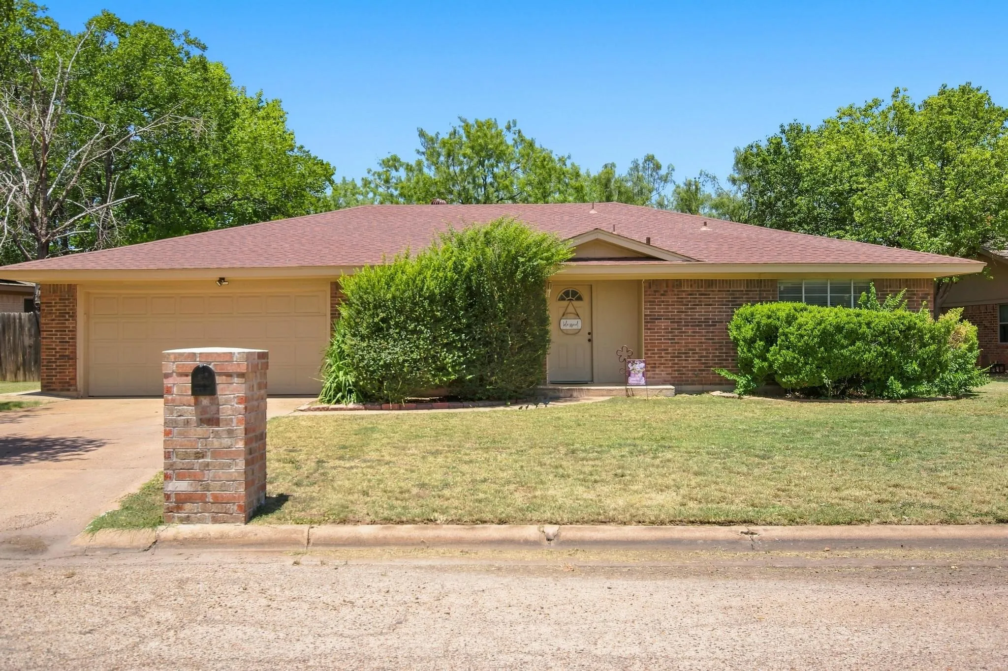 Single Family Residence For Sale in Taylor County , 1134 Piedmont Drive, Abilene, Texas 79601, 3 Bedroom, 2 Bathroom, 2 Garage spaces, 1,936 Sqft, built in 1976, mls#21335722, Real Estate Agent in Abilene, Homes For Sale in Taylor county, Homes For Sale in Abilene, Realtor in Abilene Texas, Real Estate Brokerage Independent Realty Texas, Luminita Cordes Realtor