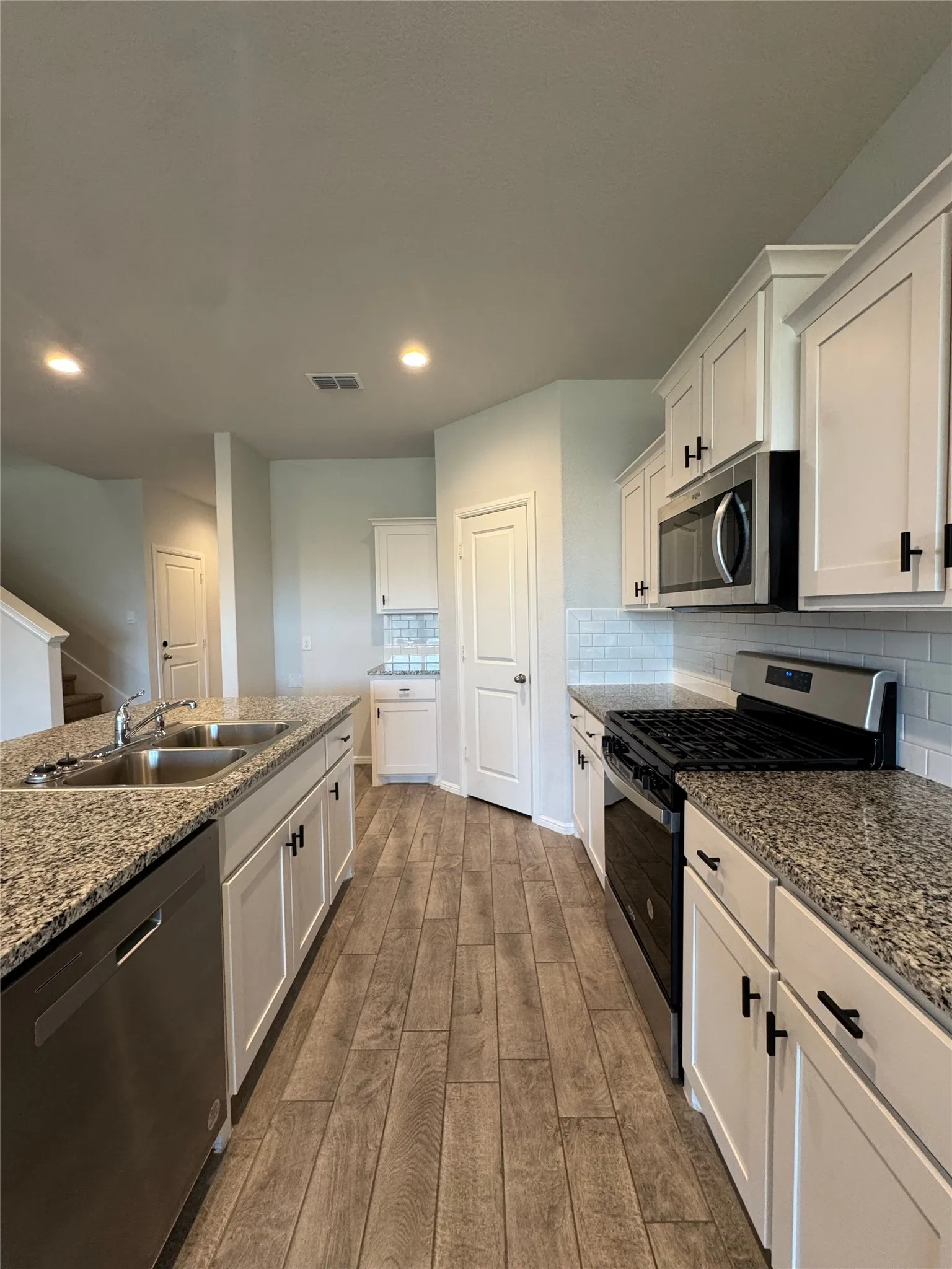 Single Family Residence For Rent in Tarrant County , 912 Rothville Lane, Fort Worth, Texas 76108, 4 Bedroom, 3 Bathroom, 2 Garage spaces, 2,304 Sqft, built in 2023, mls#21338772, Real Estate Agent in Fort Worth, Homes For Rent in Tarrant county, Homes For Rent in Fort Worth, Realtor in Fort Worth Texas, Real Estate Brokerage Independent Realty Texas, Luminita Cordes Realtor