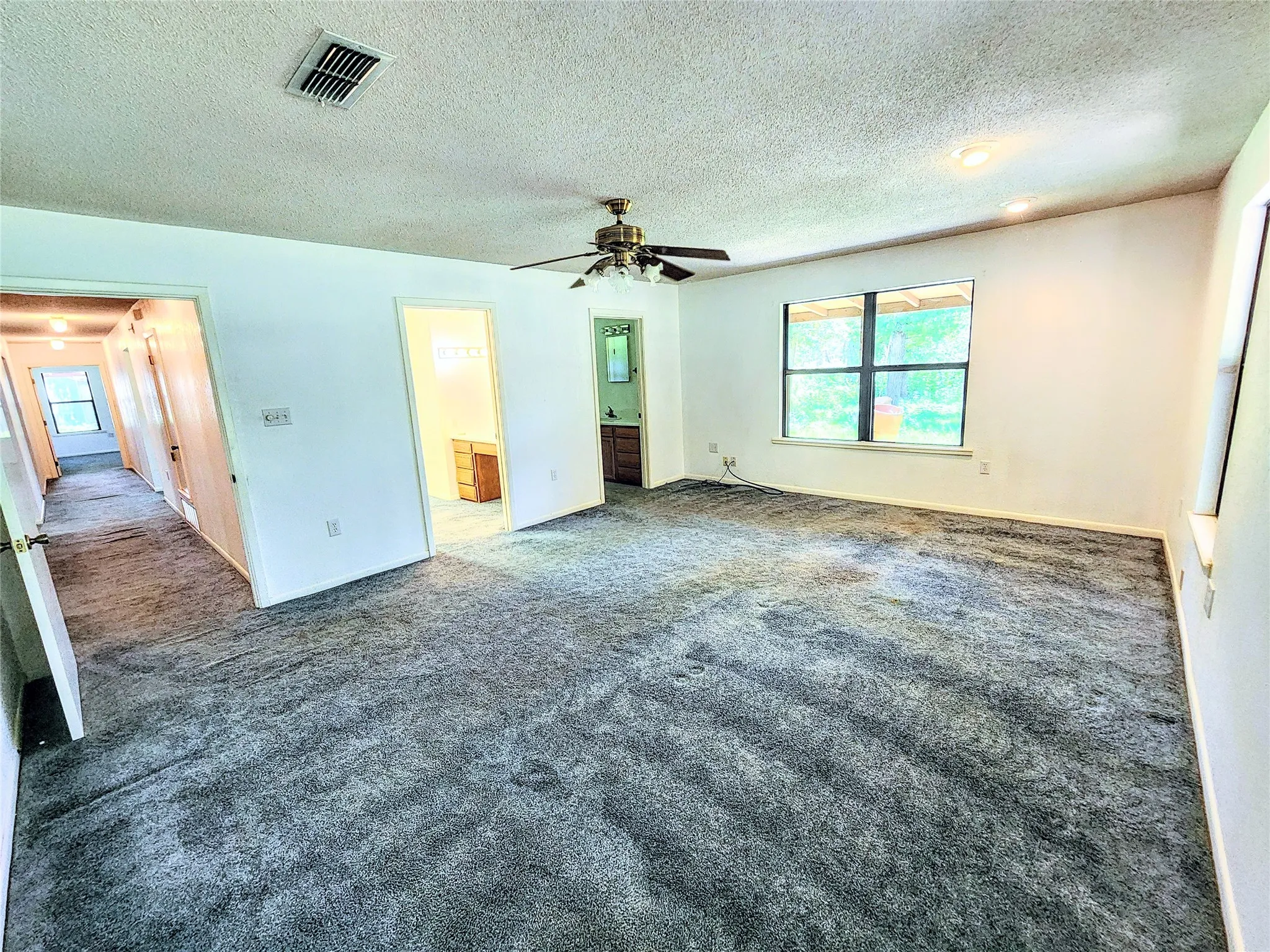 Single Family Residence For Sale in Taylor County , 286 CR 271, Abilene, Texas 79562, 3 Bedroom, 3 Bathroom, 8 Garage spaces, 2,560 Sqft, built in 1994, mls#21338774, Real Estate Agent in Abilene, Homes For Sale in Taylor county, Homes For Sale in Abilene, Realtor in Abilene Texas, Real Estate Brokerage Independent Realty Texas, Luminita Cordes Realtor