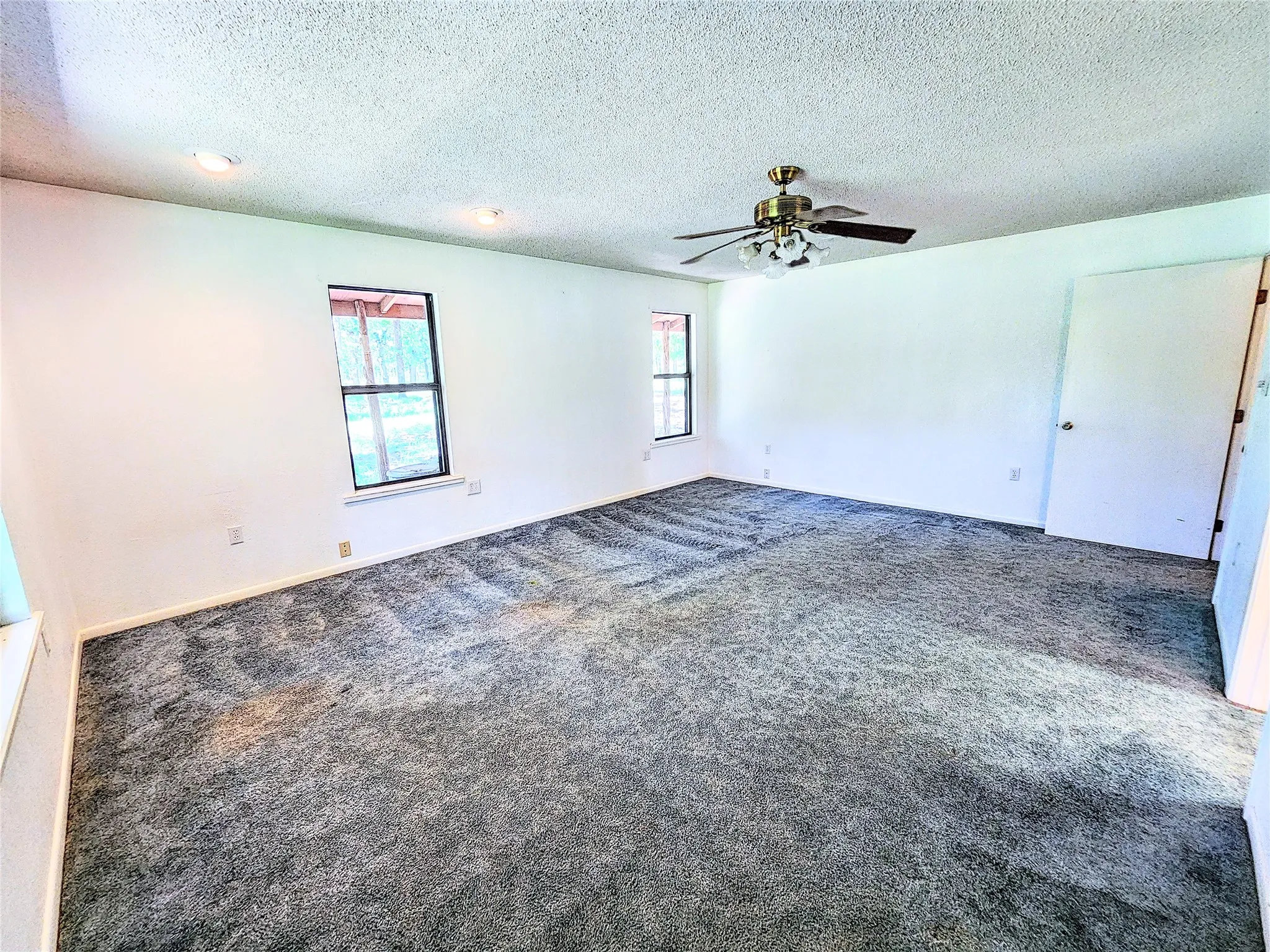 Single Family Residence For Sale in Taylor County , 286 CR 271, Abilene, Texas 79562, 3 Bedroom, 3 Bathroom, 8 Garage spaces, 2,560 Sqft, built in 1994, mls#21338774, Real Estate Agent in Abilene, Homes For Sale in Taylor county, Homes For Sale in Abilene, Realtor in Abilene Texas, Real Estate Brokerage Independent Realty Texas, Luminita Cordes Realtor