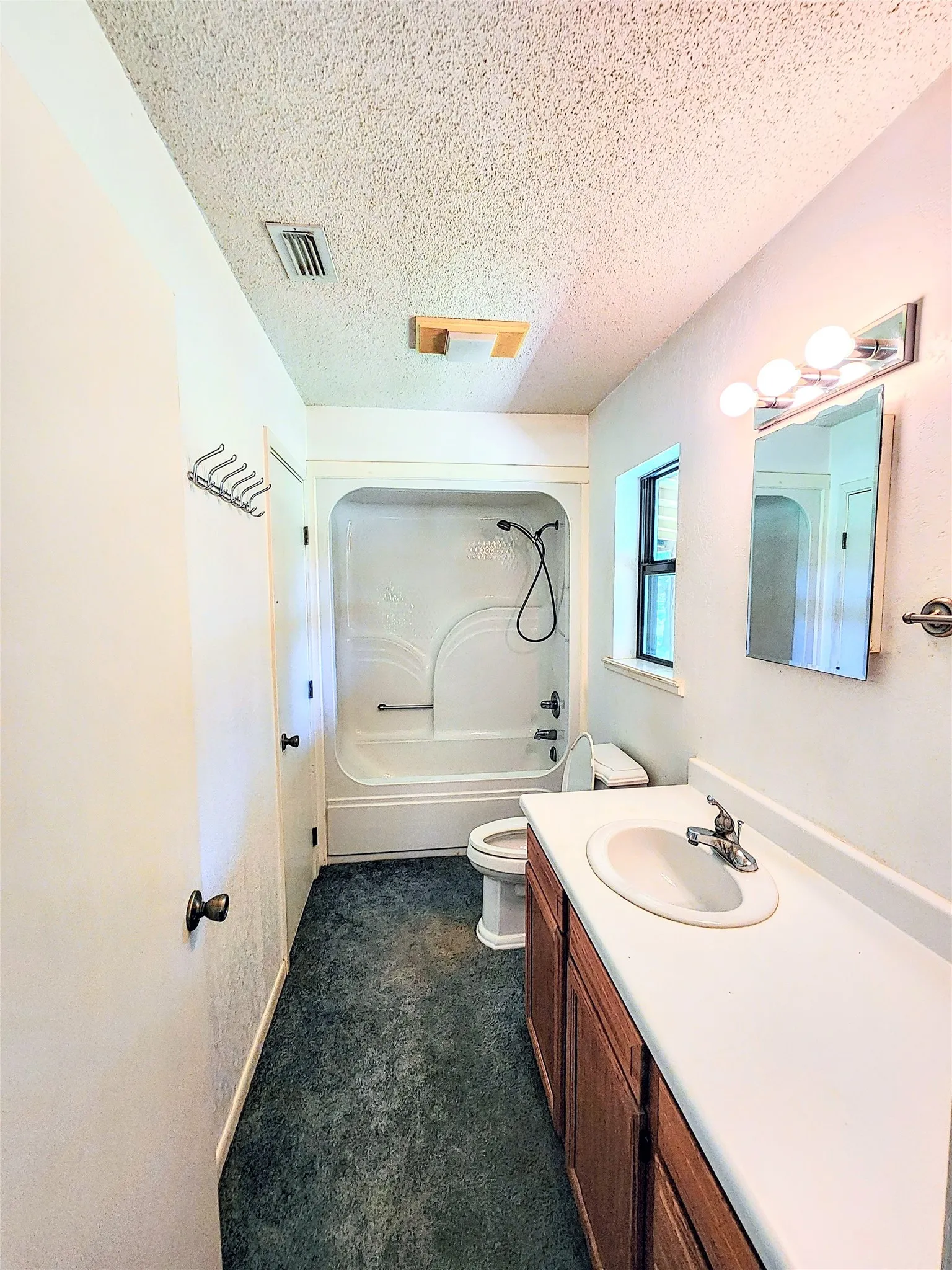 Single Family Residence For Sale in Taylor County , 286 CR 271, Abilene, Texas 79562, 3 Bedroom, 3 Bathroom, 8 Garage spaces, 2,560 Sqft, built in 1994, mls#21338774, Real Estate Agent in Abilene, Homes For Sale in Taylor county, Homes For Sale in Abilene, Realtor in Abilene Texas, Real Estate Brokerage Independent Realty Texas, Luminita Cordes Realtor