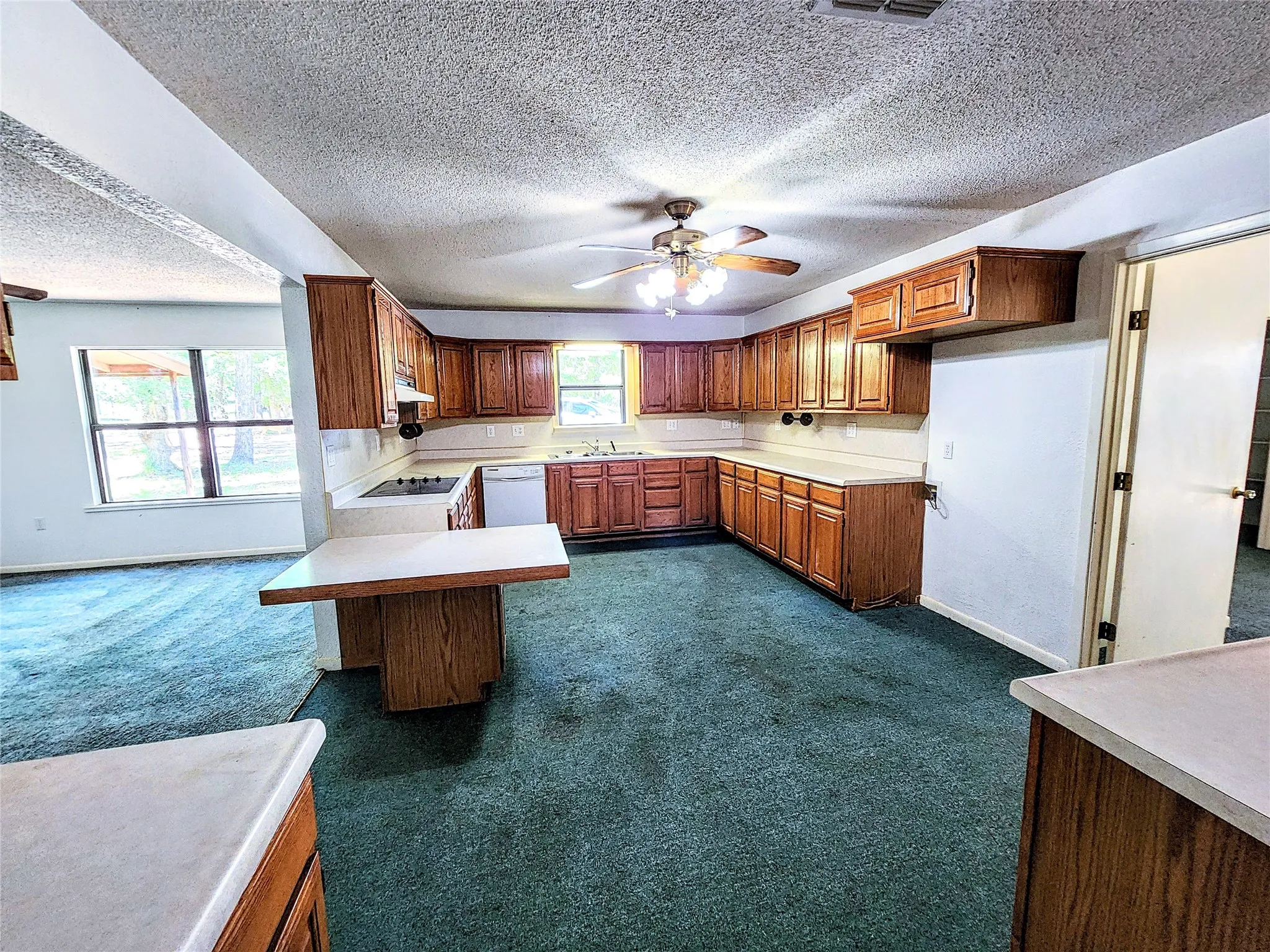 Single Family Residence For Sale in Taylor County , 286 CR 271, Abilene, Texas 79562, 3 Bedroom, 3 Bathroom, 8 Garage spaces, 2,560 Sqft, built in 1994, mls#21338774, Real Estate Agent in Abilene, Homes For Sale in Taylor county, Homes For Sale in Abilene, Realtor in Abilene Texas, Real Estate Brokerage Independent Realty Texas, Luminita Cordes Realtor