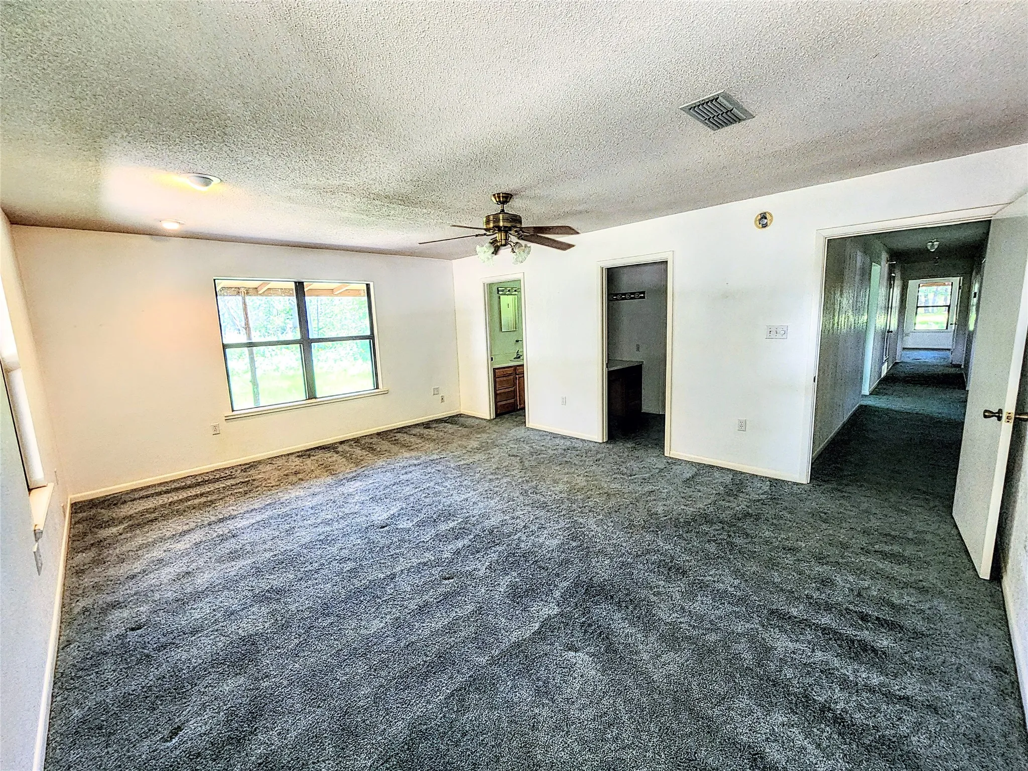 Single Family Residence For Sale in Taylor County , 286 CR 271, Abilene, Texas 79562, 3 Bedroom, 3 Bathroom, 8 Garage spaces, 2,560 Sqft, built in 1994, mls#21338774, Real Estate Agent in Abilene, Homes For Sale in Taylor county, Homes For Sale in Abilene, Realtor in Abilene Texas, Real Estate Brokerage Independent Realty Texas, Luminita Cordes Realtor