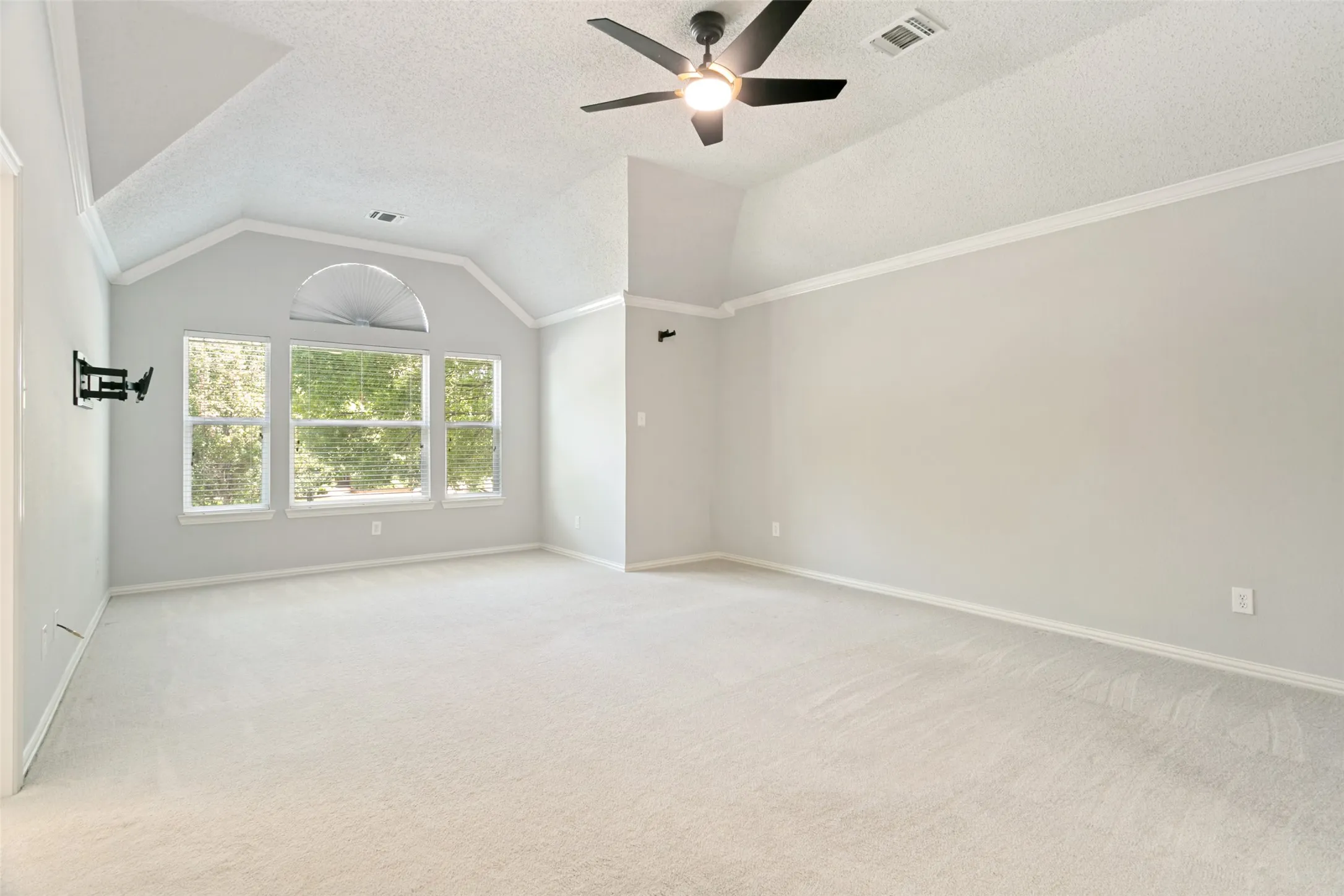 Single Family Residence For Sale in Tarrant County , 2811 Stonehurst Drive, Grapevine, Texas 76051, 4 Bedroom, 3 Bathroom, 2 Garage spaces, 3,088 Sqft, built in 1997, mls#21338016, Real Estate Agent in Grapevine, Homes For Sale in Tarrant county, Homes For Sale in Grapevine, Realtor in Grapevine Texas, Real Estate Brokerage Independent Realty Texas, Luminita Cordes Realtor