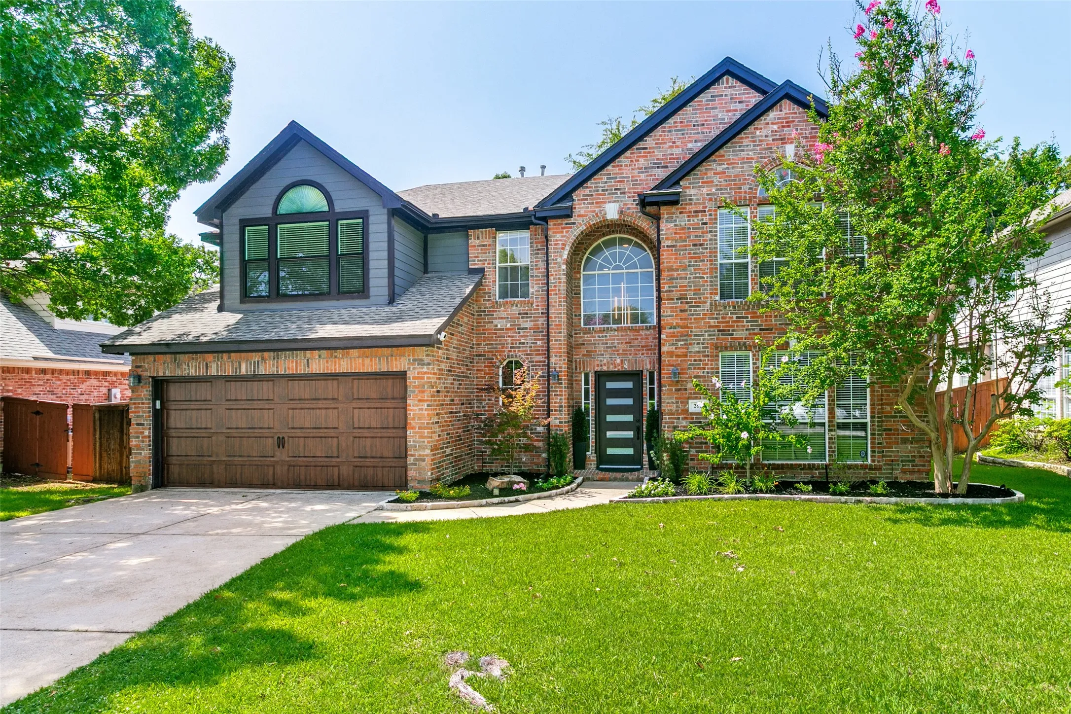 Single Family Residence For Sale in Tarrant County , 2811 Stonehurst Drive, Grapevine, Texas 76051, 4 Bedroom, 3 Bathroom, 2 Garage spaces, 3,088 Sqft, built in 1997, mls#21338016, Real Estate Agent in Grapevine, Homes For Sale in Tarrant county, Homes For Sale in Grapevine, Realtor in Grapevine Texas, Real Estate Brokerage Independent Realty Texas, Luminita Cordes Realtor
