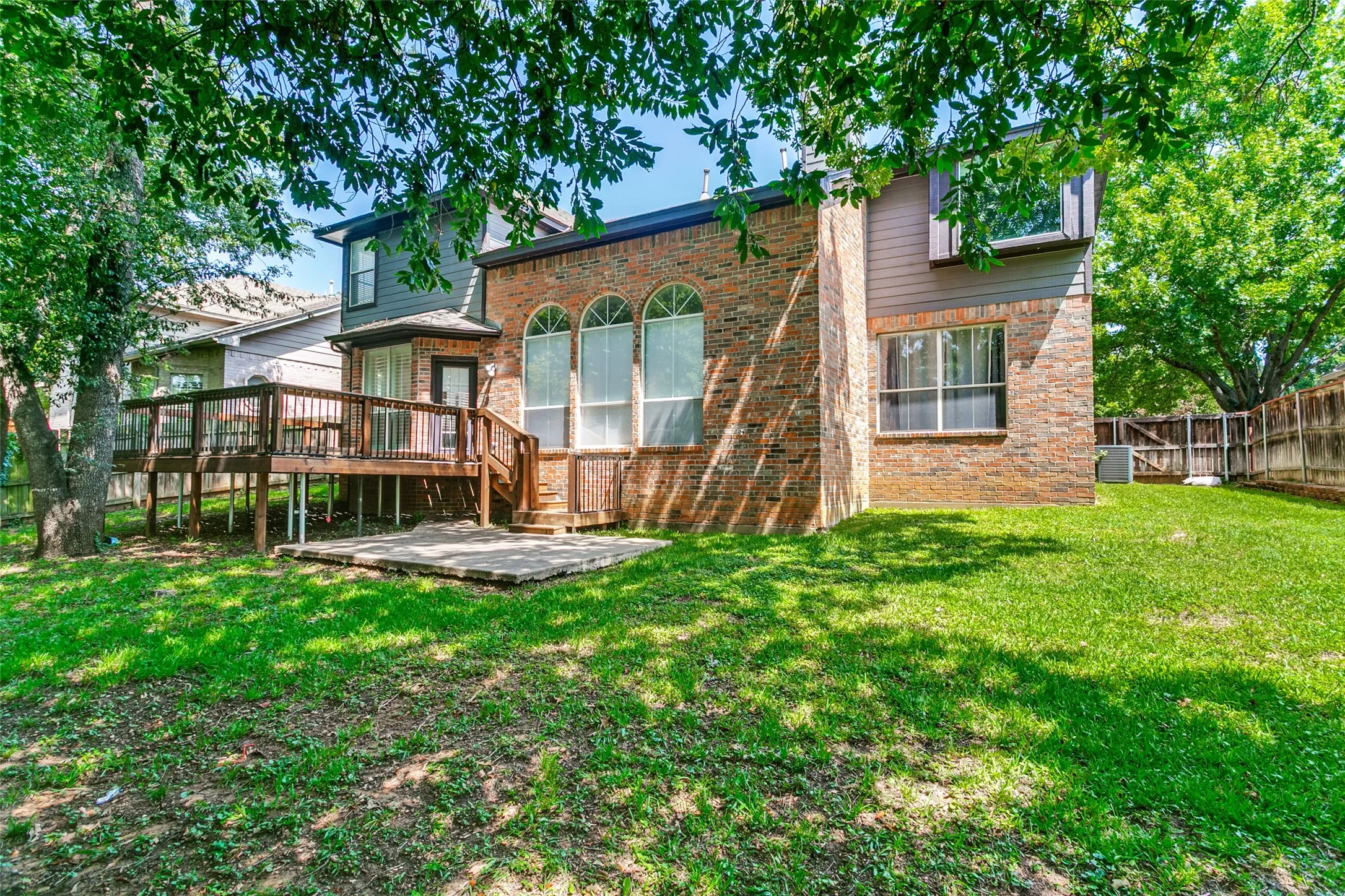 Single Family Residence For Sale in Tarrant County , 2811 Stonehurst Drive, Grapevine, Texas 76051, 4 Bedroom, 3 Bathroom, 2 Garage spaces, 3,088 Sqft, built in 1997, mls#21338016, Real Estate Agent in Grapevine, Homes For Sale in Tarrant county, Homes For Sale in Grapevine, Realtor in Grapevine Texas, Real Estate Brokerage Independent Realty Texas, Luminita Cordes Realtor