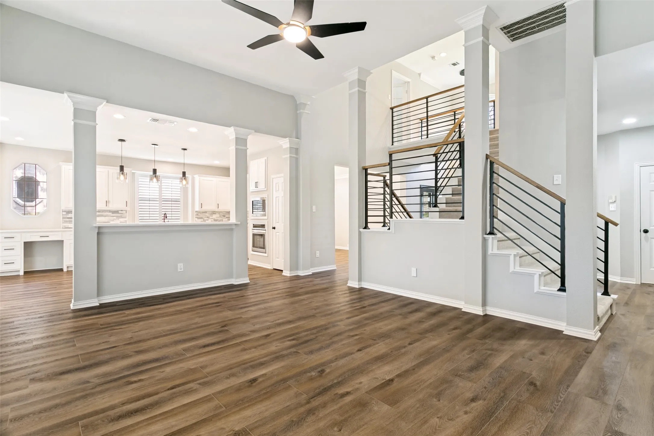 Single Family Residence For Sale in Tarrant County , 2811 Stonehurst Drive, Grapevine, Texas 76051, 4 Bedroom, 3 Bathroom, 2 Garage spaces, 3,088 Sqft, built in 1997, mls#21338016, Real Estate Agent in Grapevine, Homes For Sale in Tarrant county, Homes For Sale in Grapevine, Realtor in Grapevine Texas, Real Estate Brokerage Independent Realty Texas, Luminita Cordes Realtor