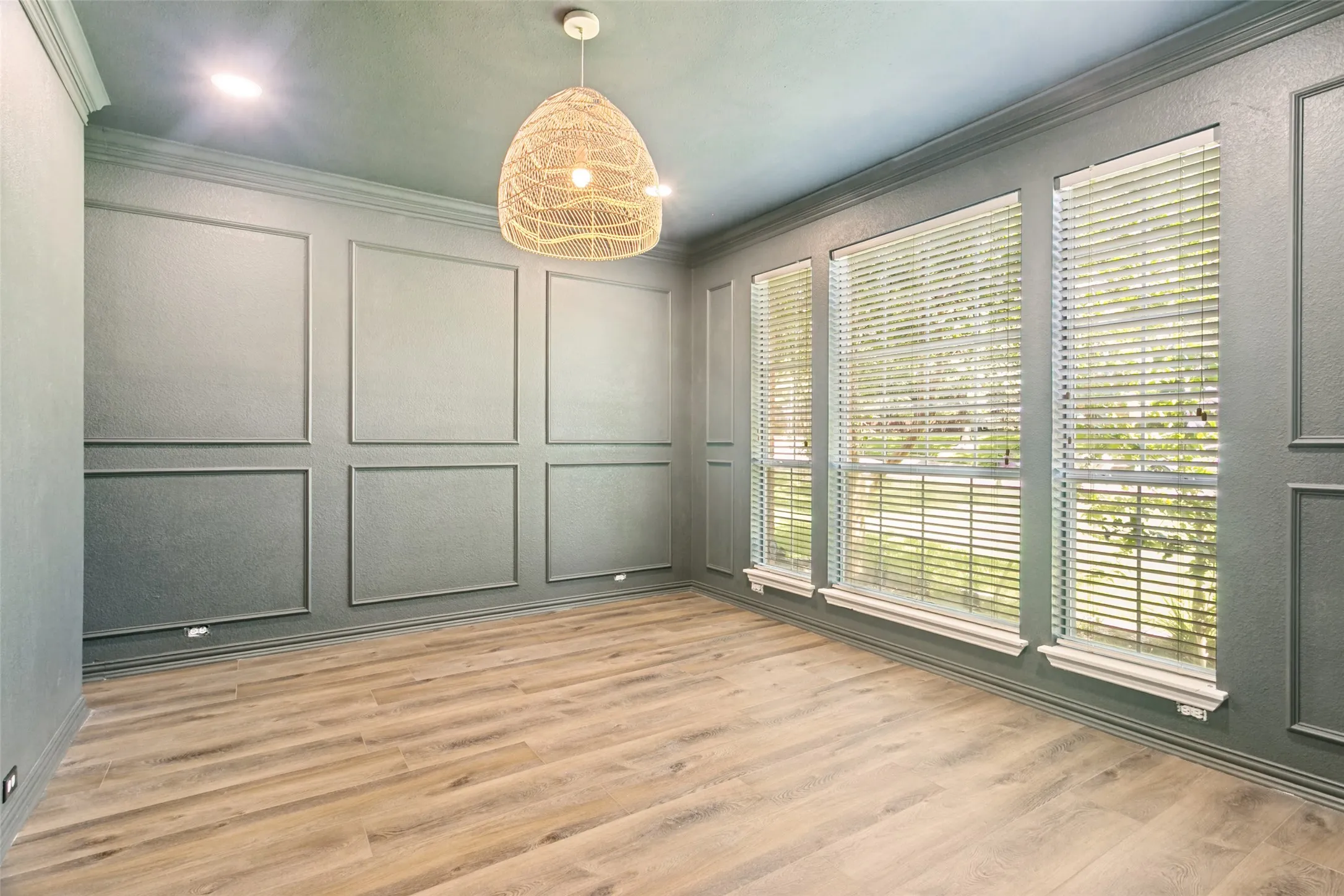 Single Family Residence For Sale in Tarrant County , 2811 Stonehurst Drive, Grapevine, Texas 76051, 4 Bedroom, 3 Bathroom, 2 Garage spaces, 3,088 Sqft, built in 1997, mls#21338016, Real Estate Agent in Grapevine, Homes For Sale in Tarrant county, Homes For Sale in Grapevine, Realtor in Grapevine Texas, Real Estate Brokerage Independent Realty Texas, Luminita Cordes Realtor
