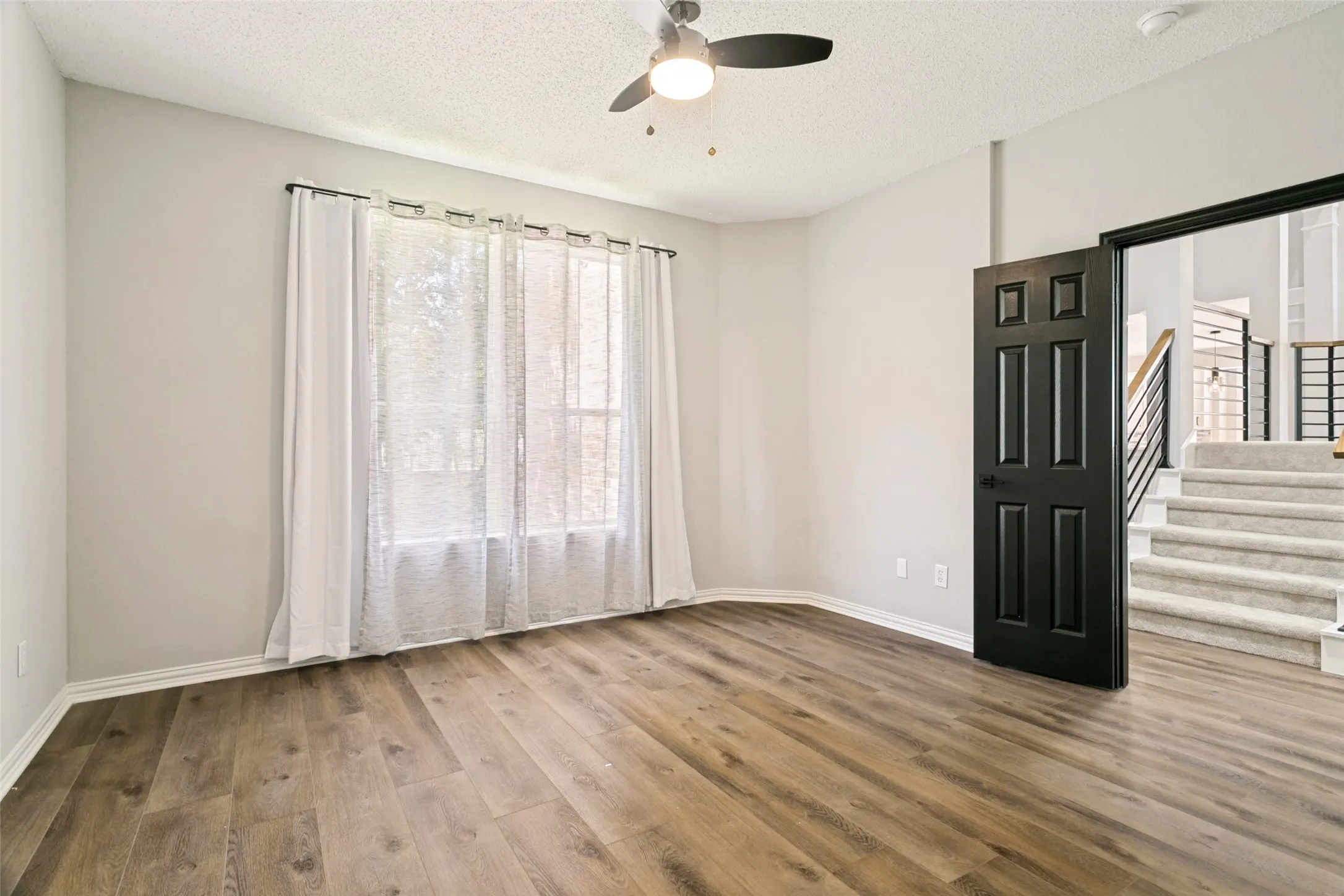 Single Family Residence For Sale in Tarrant County , 2811 Stonehurst Drive, Grapevine, Texas 76051, 4 Bedroom, 3 Bathroom, 2 Garage spaces, 3,088 Sqft, built in 1997, mls#21338016, Real Estate Agent in Grapevine, Homes For Sale in Tarrant county, Homes For Sale in Grapevine, Realtor in Grapevine Texas, Real Estate Brokerage Independent Realty Texas, Luminita Cordes Realtor