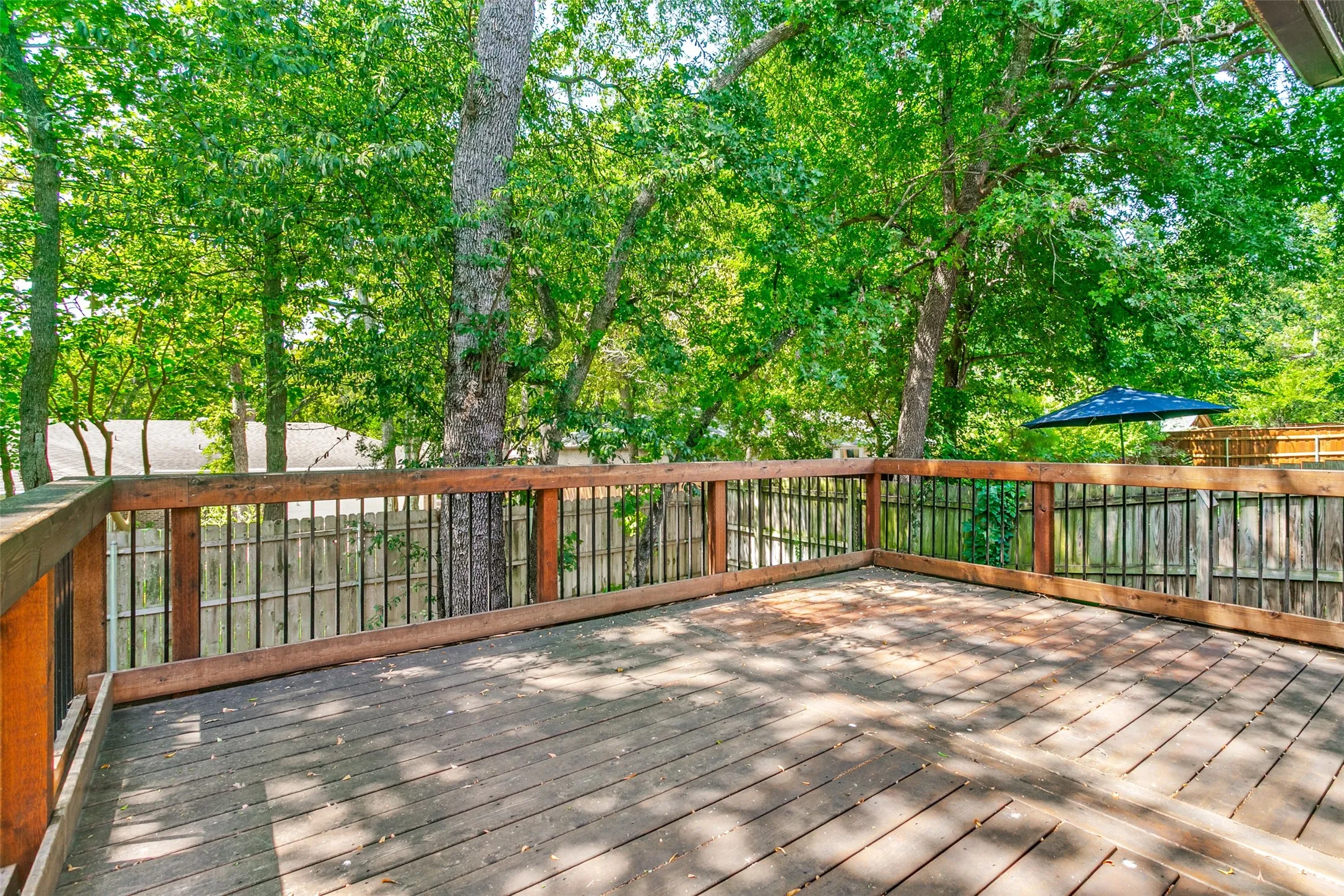 Single Family Residence For Sale in Tarrant County , 2811 Stonehurst Drive, Grapevine, Texas 76051, 4 Bedroom, 3 Bathroom, 2 Garage spaces, 3,088 Sqft, built in 1997, mls#21338016, Real Estate Agent in Grapevine, Homes For Sale in Tarrant county, Homes For Sale in Grapevine, Realtor in Grapevine Texas, Real Estate Brokerage Independent Realty Texas, Luminita Cordes Realtor