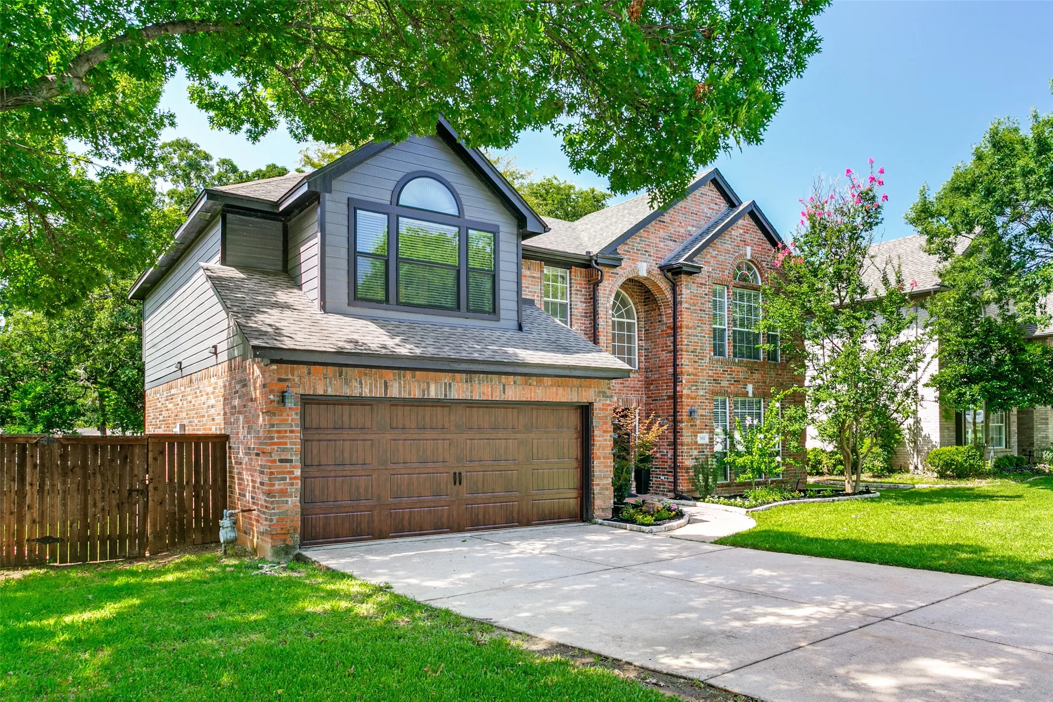 Single Family Residence For Sale in Tarrant County , 2811 Stonehurst Drive, Grapevine, Texas 76051, 4 Bedroom, 3 Bathroom, 2 Garage spaces, 3,088 Sqft, built in 1997, mls#21338016, Real Estate Agent in Grapevine, Homes For Sale in Tarrant county, Homes For Sale in Grapevine, Realtor in Grapevine Texas, Real Estate Brokerage Independent Realty Texas, Luminita Cordes Realtor