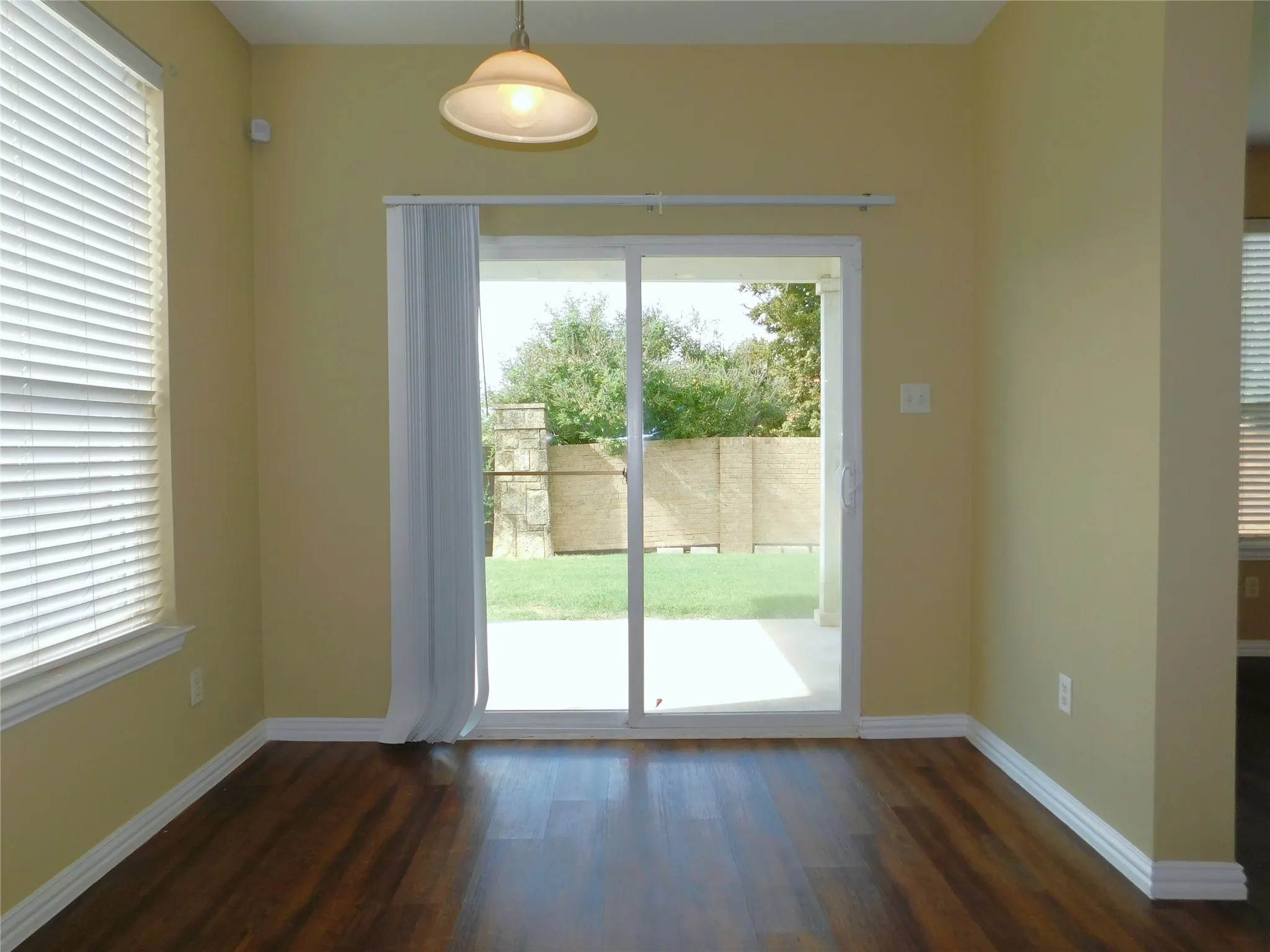 Single Family Residence For Rent in Denton County , 316 Hummingbird Drive, Little Elm, Texas 75068, 4 Bedroom, 4 Bathroom, 2 Garage spaces, 2,928 Sqft, built in 2006, mls#21338762, Real Estate Agent in Little Elm, Homes For Rent in Denton county, Homes For Rent in Little Elm, Realtor in Little Elm Texas, Real Estate Brokerage Independent Realty Texas, Luminita Cordes Realtor