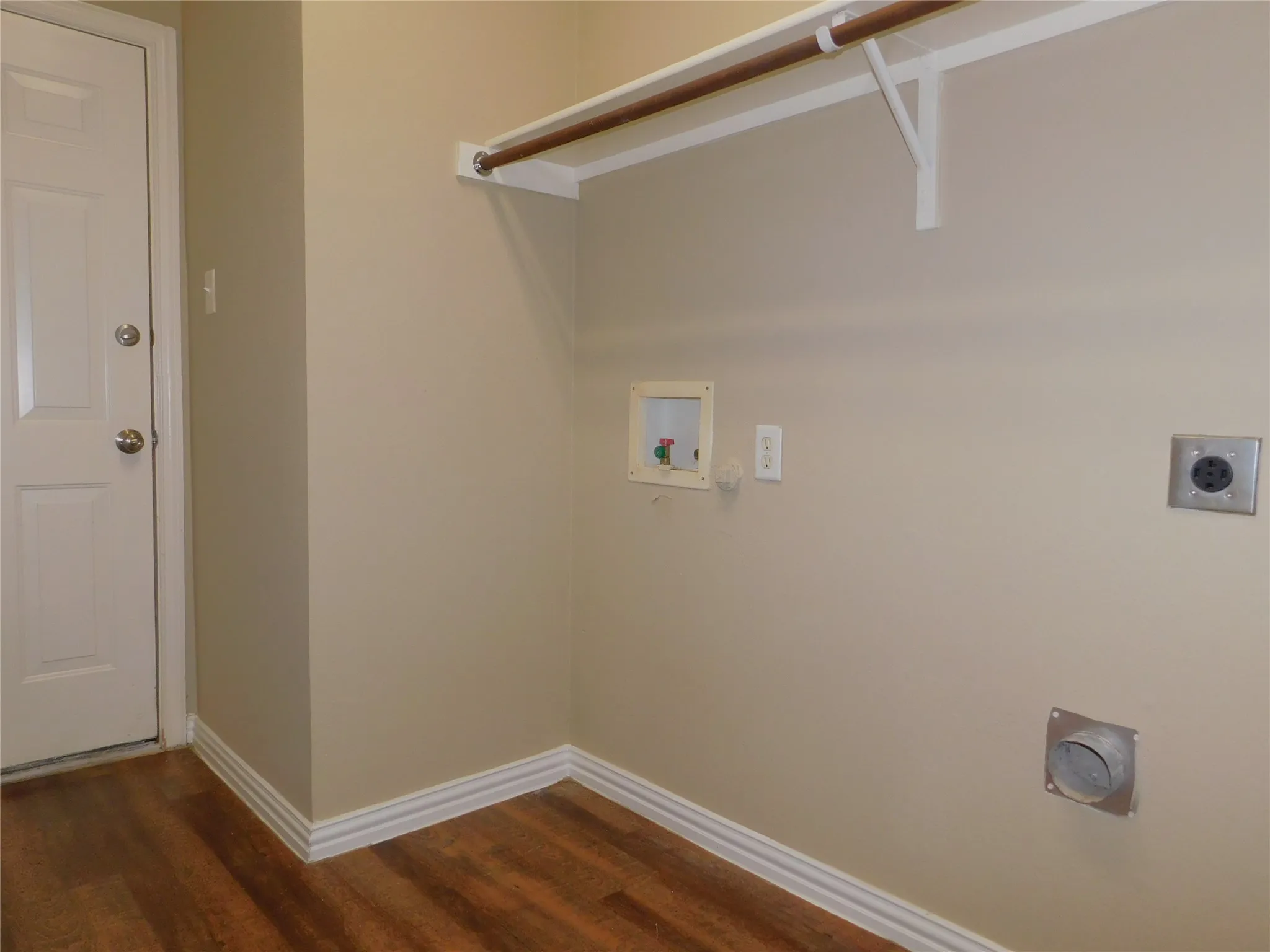 Single Family Residence For Rent in Denton County , 316 Hummingbird Drive, Little Elm, Texas 75068, 4 Bedroom, 4 Bathroom, 2 Garage spaces, 2,928 Sqft, built in 2006, mls#21338762, Real Estate Agent in Little Elm, Homes For Rent in Denton county, Homes For Rent in Little Elm, Realtor in Little Elm Texas, Real Estate Brokerage Independent Realty Texas, Luminita Cordes Realtor