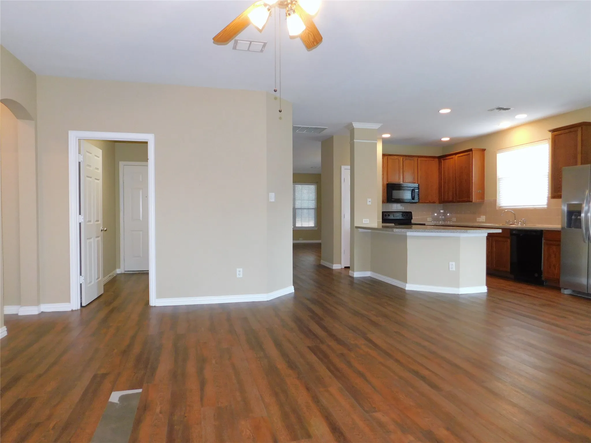Single Family Residence For Rent in Denton County , 316 Hummingbird Drive, Little Elm, Texas 75068, 4 Bedroom, 4 Bathroom, 2 Garage spaces, 2,928 Sqft, built in 2006, mls#21338762, Real Estate Agent in Little Elm, Homes For Rent in Denton county, Homes For Rent in Little Elm, Realtor in Little Elm Texas, Real Estate Brokerage Independent Realty Texas, Luminita Cordes Realtor