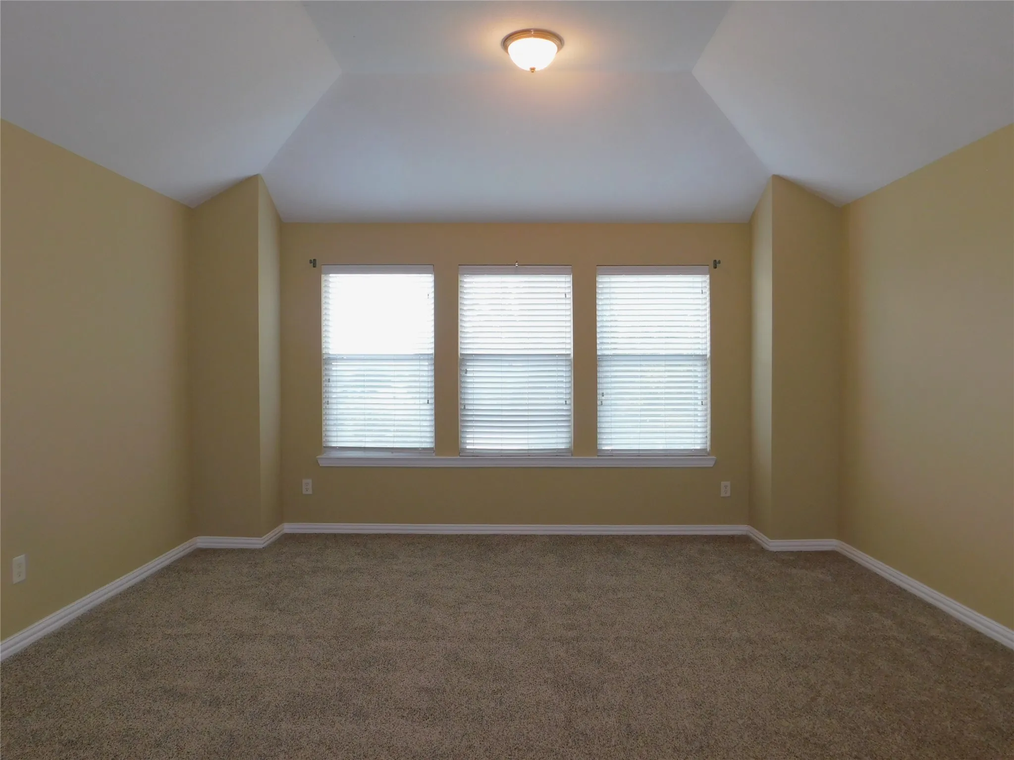 Single Family Residence For Rent in Denton County , 316 Hummingbird Drive, Little Elm, Texas 75068, 4 Bedroom, 4 Bathroom, 2 Garage spaces, 2,928 Sqft, built in 2006, mls#21338762, Real Estate Agent in Little Elm, Homes For Rent in Denton county, Homes For Rent in Little Elm, Realtor in Little Elm Texas, Real Estate Brokerage Independent Realty Texas, Luminita Cordes Realtor