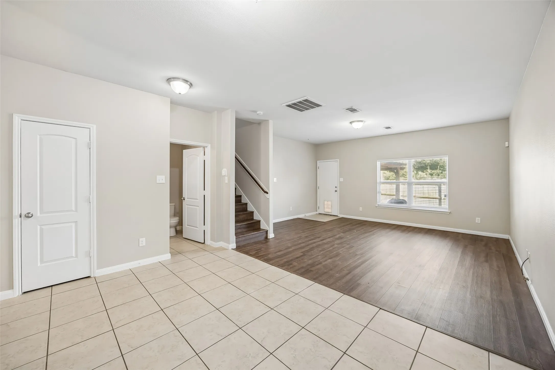 Single Family Residence For Sale in Tarrant County , 4709 Cedar Springs Drive, Fort Worth, Texas 76179, 5 Bedroom, 3 Bathroom, 2 Garage spaces, 2,536 Sqft, built in 2014, mls#21338745, Real Estate Agent in Fort Worth, Homes For Sale in Tarrant county, Homes For Sale in Fort Worth, Realtor in Fort Worth Texas, Real Estate Brokerage Independent Realty Texas, Luminita Cordes Realtor