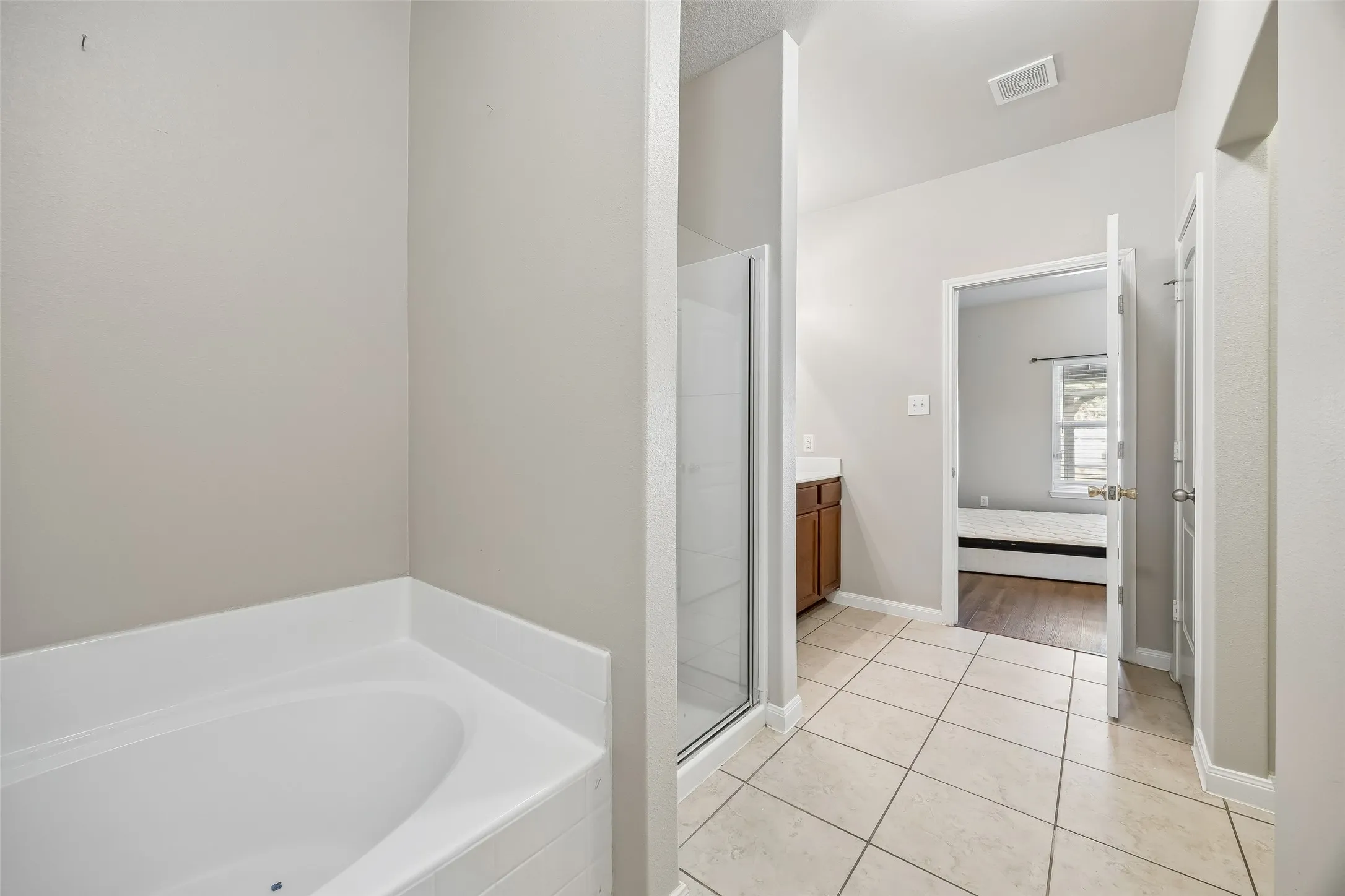 Single Family Residence For Sale in Tarrant County , 4709 Cedar Springs Drive, Fort Worth, Texas 76179, 5 Bedroom, 3 Bathroom, 2 Garage spaces, 2,536 Sqft, built in 2014, mls#21338745, Real Estate Agent in Fort Worth, Homes For Sale in Tarrant county, Homes For Sale in Fort Worth, Realtor in Fort Worth Texas, Real Estate Brokerage Independent Realty Texas, Luminita Cordes Realtor