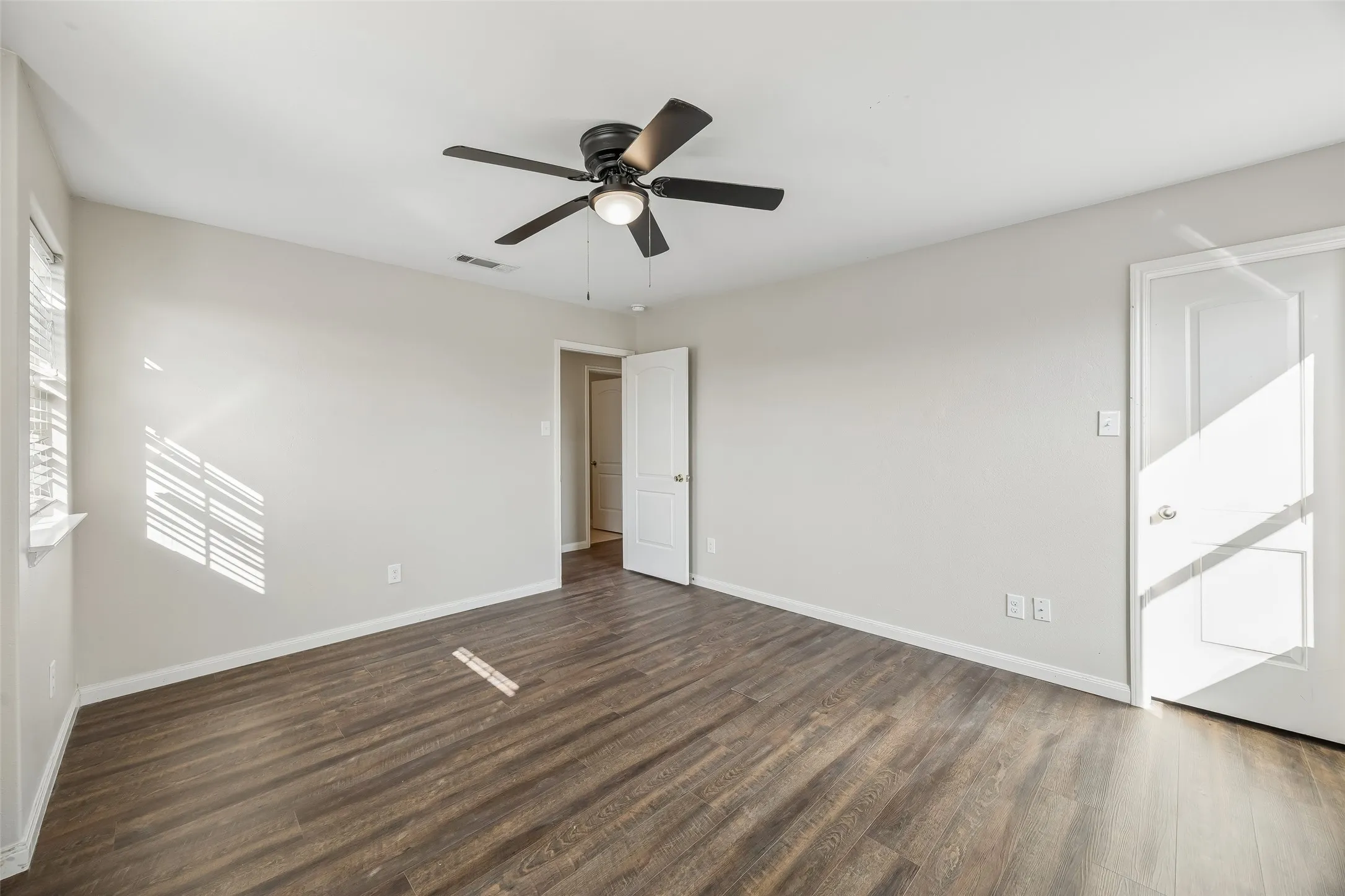 Single Family Residence For Sale in Tarrant County , 4709 Cedar Springs Drive, Fort Worth, Texas 76179, 5 Bedroom, 3 Bathroom, 2 Garage spaces, 2,536 Sqft, built in 2014, mls#21338745, Real Estate Agent in Fort Worth, Homes For Sale in Tarrant county, Homes For Sale in Fort Worth, Realtor in Fort Worth Texas, Real Estate Brokerage Independent Realty Texas, Luminita Cordes Realtor