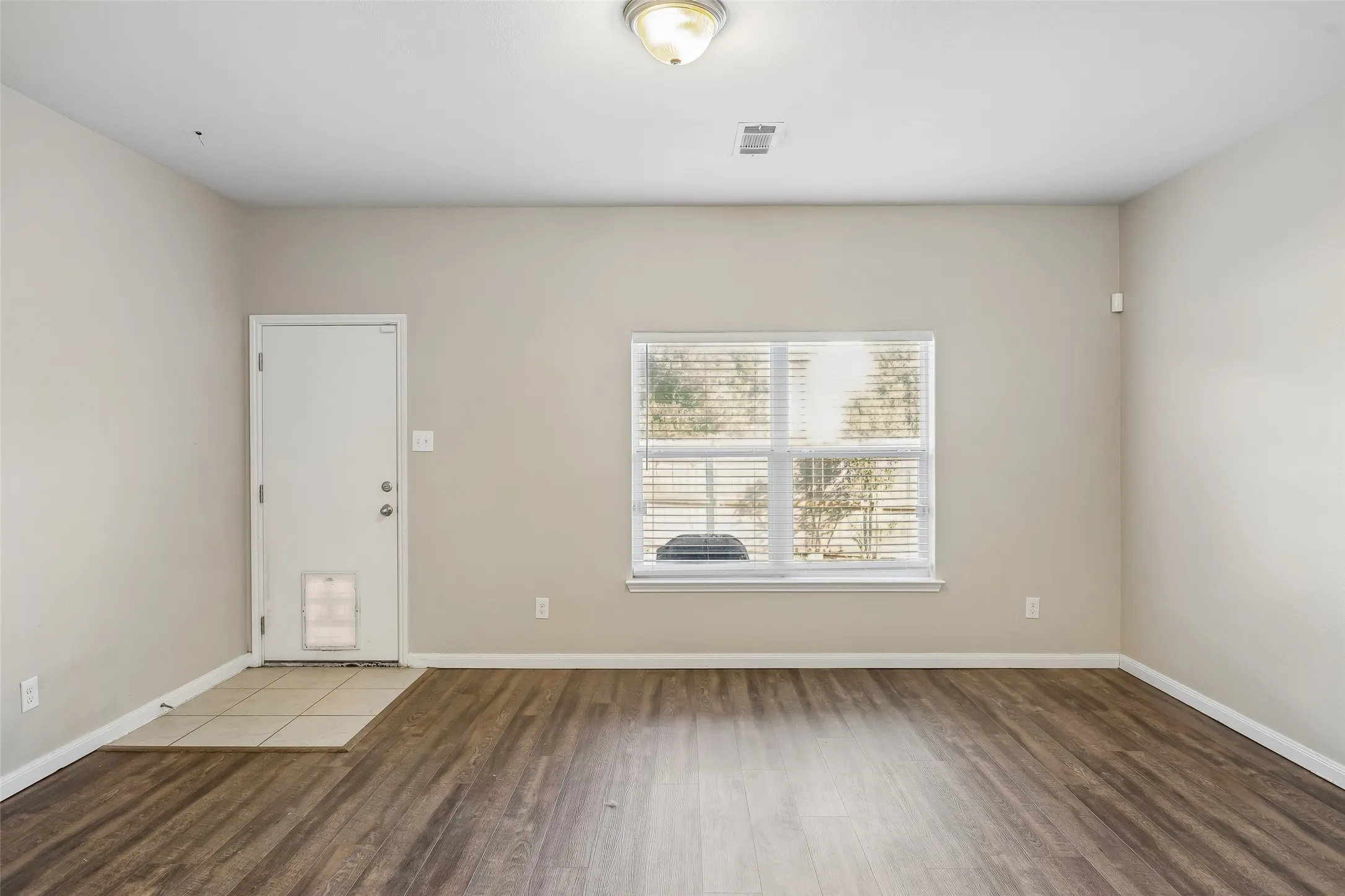 Single Family Residence For Sale in Tarrant County , 4709 Cedar Springs Drive, Fort Worth, Texas 76179, 5 Bedroom, 3 Bathroom, 2 Garage spaces, 2,536 Sqft, built in 2014, mls#21338745, Real Estate Agent in Fort Worth, Homes For Sale in Tarrant county, Homes For Sale in Fort Worth, Realtor in Fort Worth Texas, Real Estate Brokerage Independent Realty Texas, Luminita Cordes Realtor