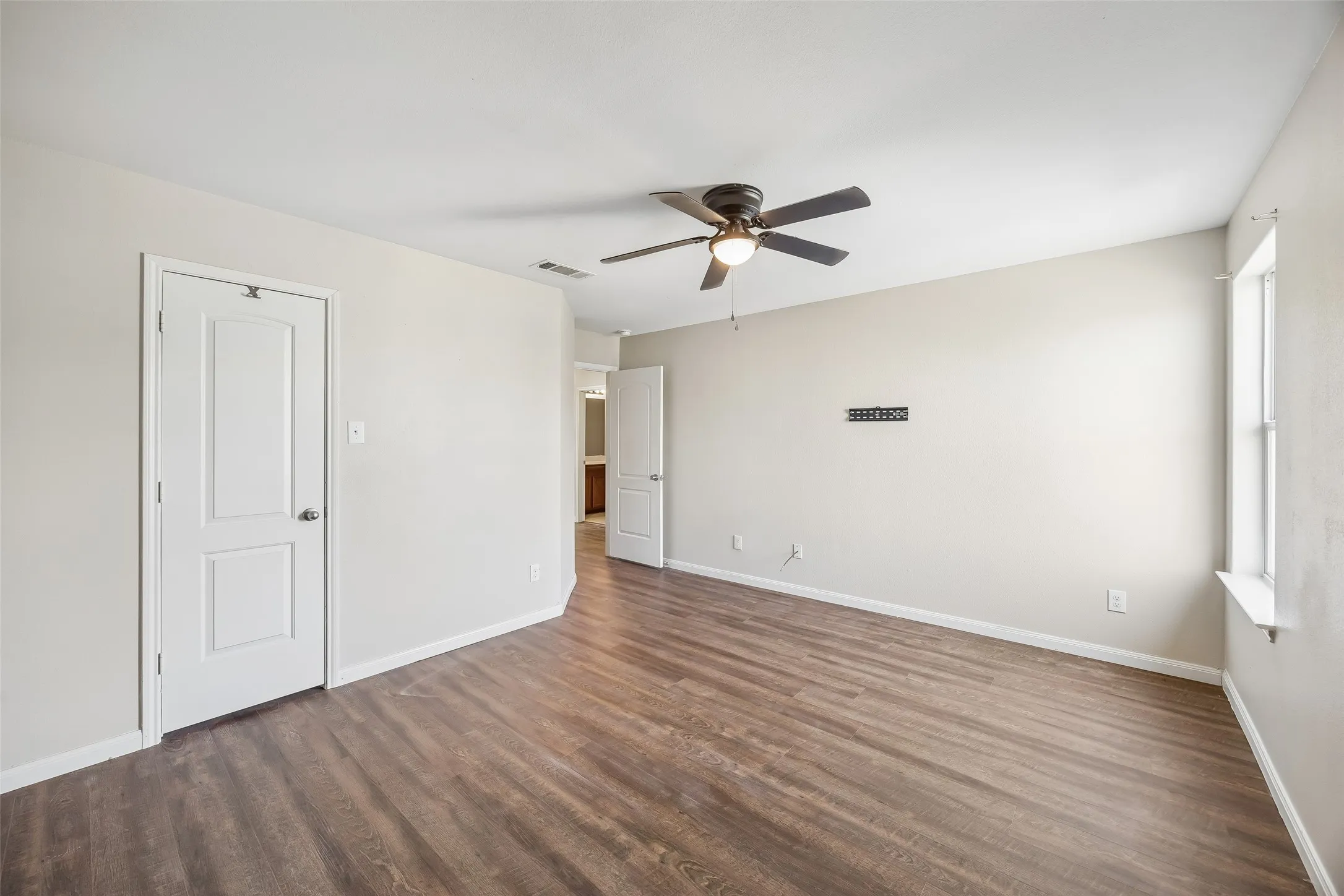 Single Family Residence For Sale in Tarrant County , 4709 Cedar Springs Drive, Fort Worth, Texas 76179, 5 Bedroom, 3 Bathroom, 2 Garage spaces, 2,536 Sqft, built in 2014, mls#21338745, Real Estate Agent in Fort Worth, Homes For Sale in Tarrant county, Homes For Sale in Fort Worth, Realtor in Fort Worth Texas, Real Estate Brokerage Independent Realty Texas, Luminita Cordes Realtor