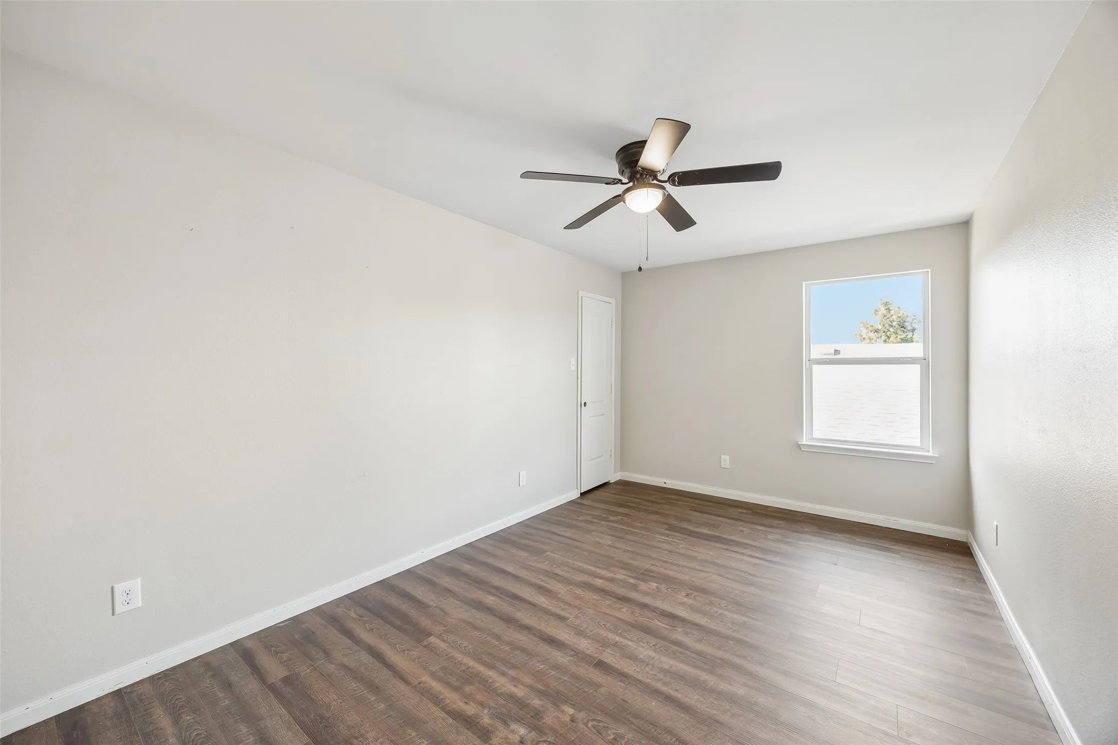 Single Family Residence For Sale in Tarrant County , 4709 Cedar Springs Drive, Fort Worth, Texas 76179, 5 Bedroom, 3 Bathroom, 2 Garage spaces, 2,536 Sqft, built in 2014, mls#21338745, Real Estate Agent in Fort Worth, Homes For Sale in Tarrant county, Homes For Sale in Fort Worth, Realtor in Fort Worth Texas, Real Estate Brokerage Independent Realty Texas, Luminita Cordes Realtor