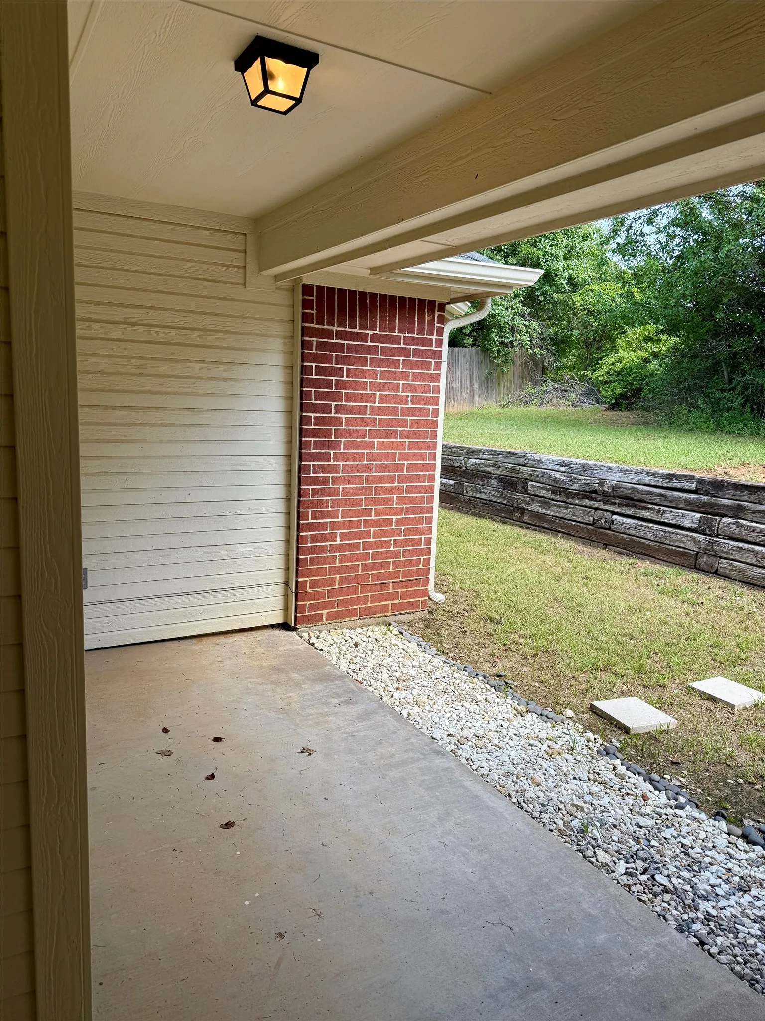 Single Family Residence For Rent in Johnson County , 309 Catherine Street, Joshua, Texas 76058, 3 Bedroom, 2 Bathroom, 2 Garage spaces, 1,626 Sqft, built in 2005, mls#21335792, Real Estate Agent in Joshua, Homes For Rent in Johnson county, Homes For Rent in Joshua, Realtor in Joshua Texas, Real Estate Brokerage Independent Realty Texas, Luminita Cordes Realtor