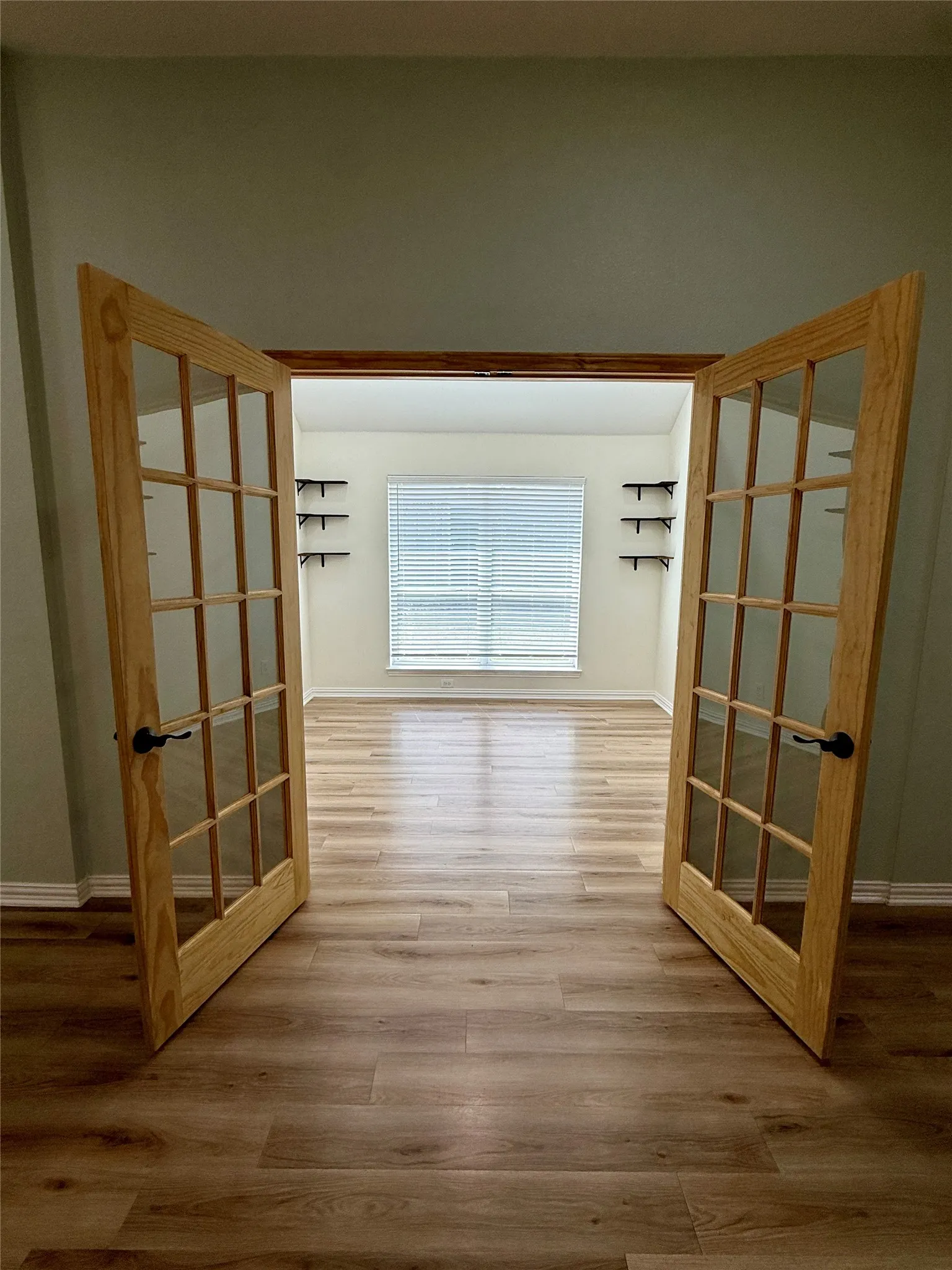 Single Family Residence For Rent in Johnson County , 309 Catherine Street, Joshua, Texas 76058, 3 Bedroom, 2 Bathroom, 2 Garage spaces, 1,626 Sqft, built in 2005, mls#21335792, Real Estate Agent in Joshua, Homes For Rent in Johnson county, Homes For Rent in Joshua, Realtor in Joshua Texas, Real Estate Brokerage Independent Realty Texas, Luminita Cordes Realtor