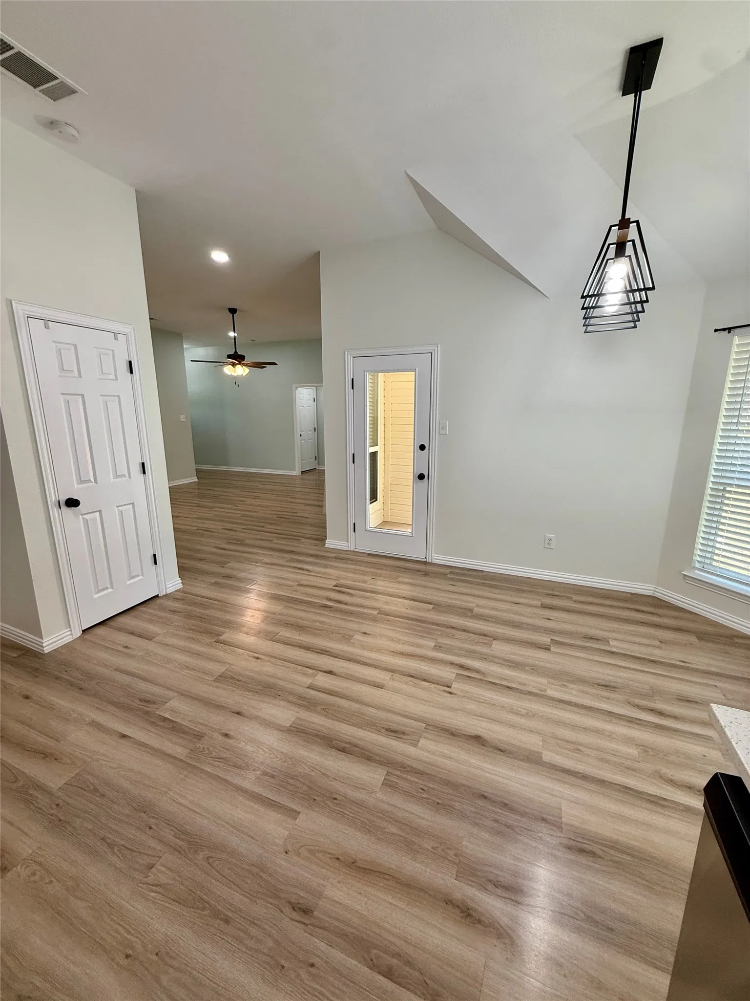 Single Family Residence For Rent in Johnson County , 309 Catherine Street, Joshua, Texas 76058, 3 Bedroom, 2 Bathroom, 2 Garage spaces, 1,626 Sqft, built in 2005, mls#21335792, Real Estate Agent in Joshua, Homes For Rent in Johnson county, Homes For Rent in Joshua, Realtor in Joshua Texas, Real Estate Brokerage Independent Realty Texas, Luminita Cordes Realtor