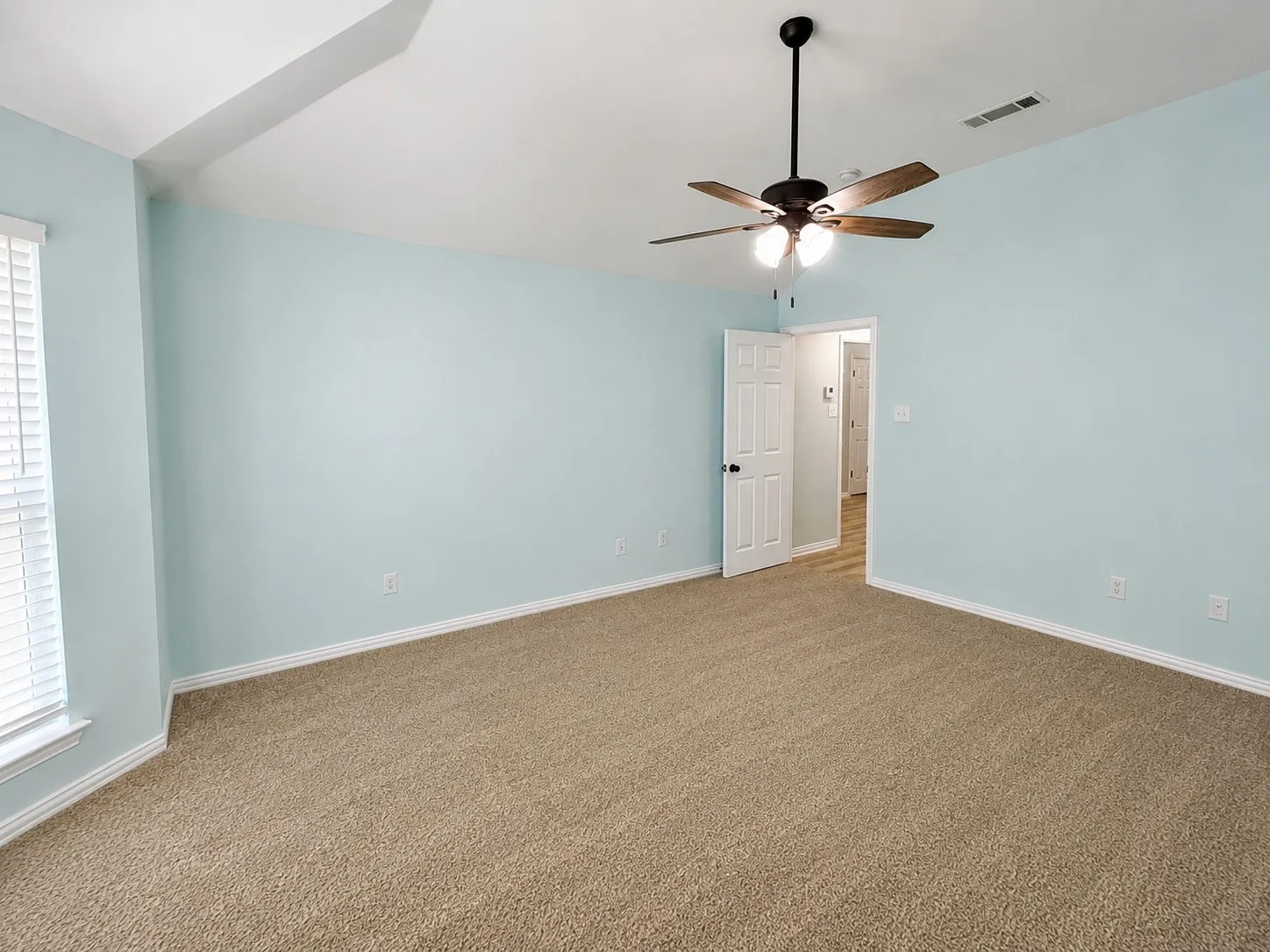Single Family Residence For Rent in Johnson County , 309 Catherine Street, Joshua, Texas 76058, 3 Bedroom, 2 Bathroom, 2 Garage spaces, 1,626 Sqft, built in 2005, mls#21335792, Real Estate Agent in Joshua, Homes For Rent in Johnson county, Homes For Rent in Joshua, Realtor in Joshua Texas, Real Estate Brokerage Independent Realty Texas, Luminita Cordes Realtor