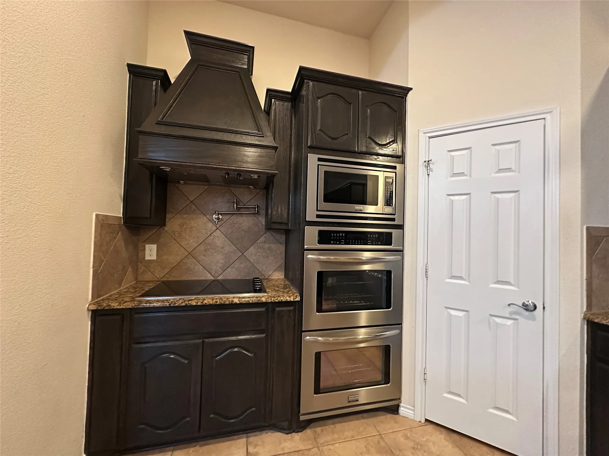 Single Family Residence For Sale in Dallas County , 702 Carolyn T Hunt Drive, Cedar Hill, Texas 75104, 4 Bedroom, 3 Bathroom, 2 Garage spaces, 2,617 Sqft, built in 2013, mls#21338785, Real Estate Agent in Cedar Hill, Homes For Sale in Dallas county, Homes For Sale in Cedar Hill, Realtor in Cedar Hill Texas, Real Estate Brokerage Independent Realty Texas, Luminita Cordes Realtor