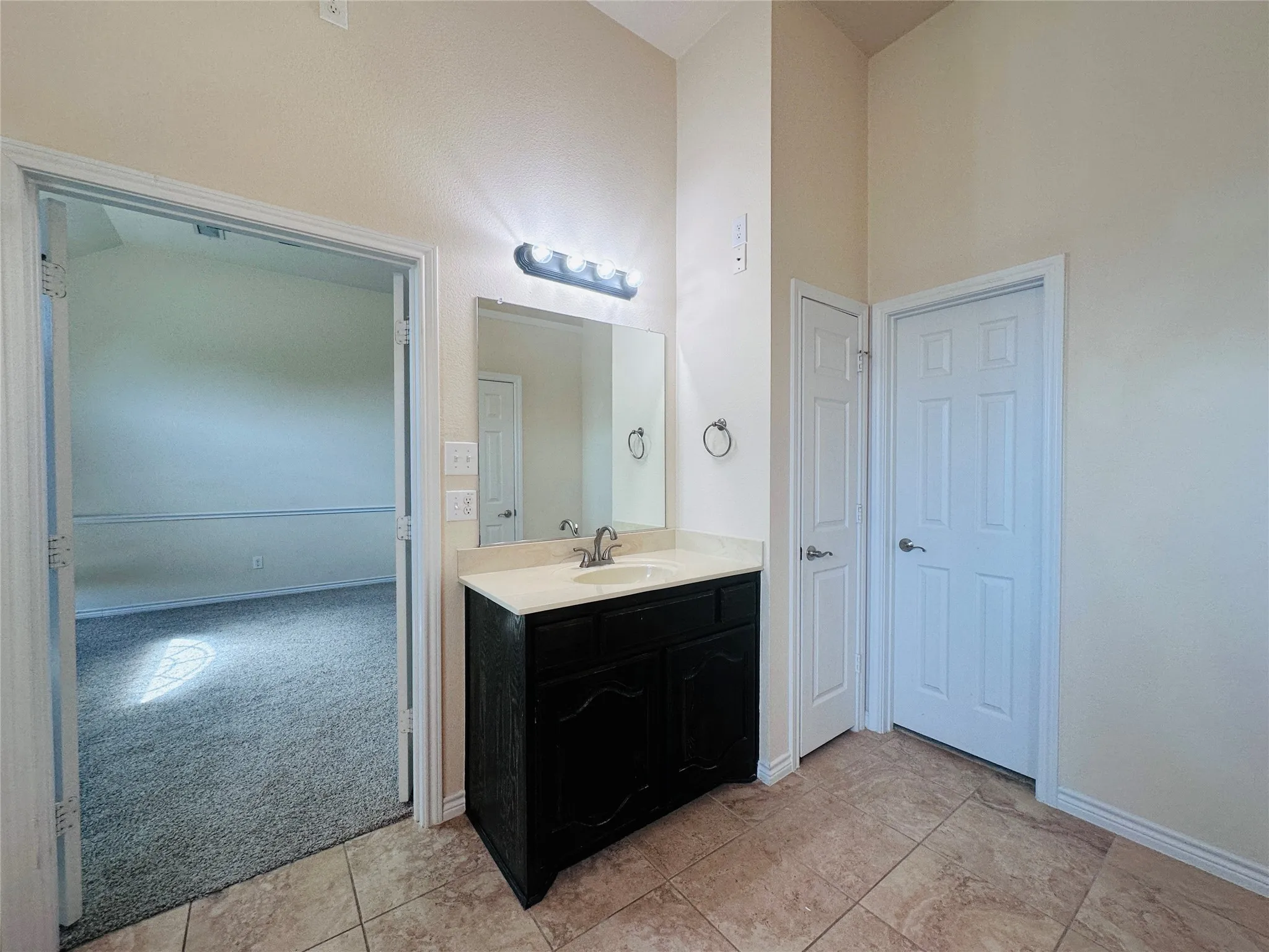 Single Family Residence For Sale in Dallas County , 702 Carolyn T Hunt Drive, Cedar Hill, Texas 75104, 4 Bedroom, 3 Bathroom, 2 Garage spaces, 2,617 Sqft, built in 2013, mls#21338785, Real Estate Agent in Cedar Hill, Homes For Sale in Dallas county, Homes For Sale in Cedar Hill, Realtor in Cedar Hill Texas, Real Estate Brokerage Independent Realty Texas, Luminita Cordes Realtor