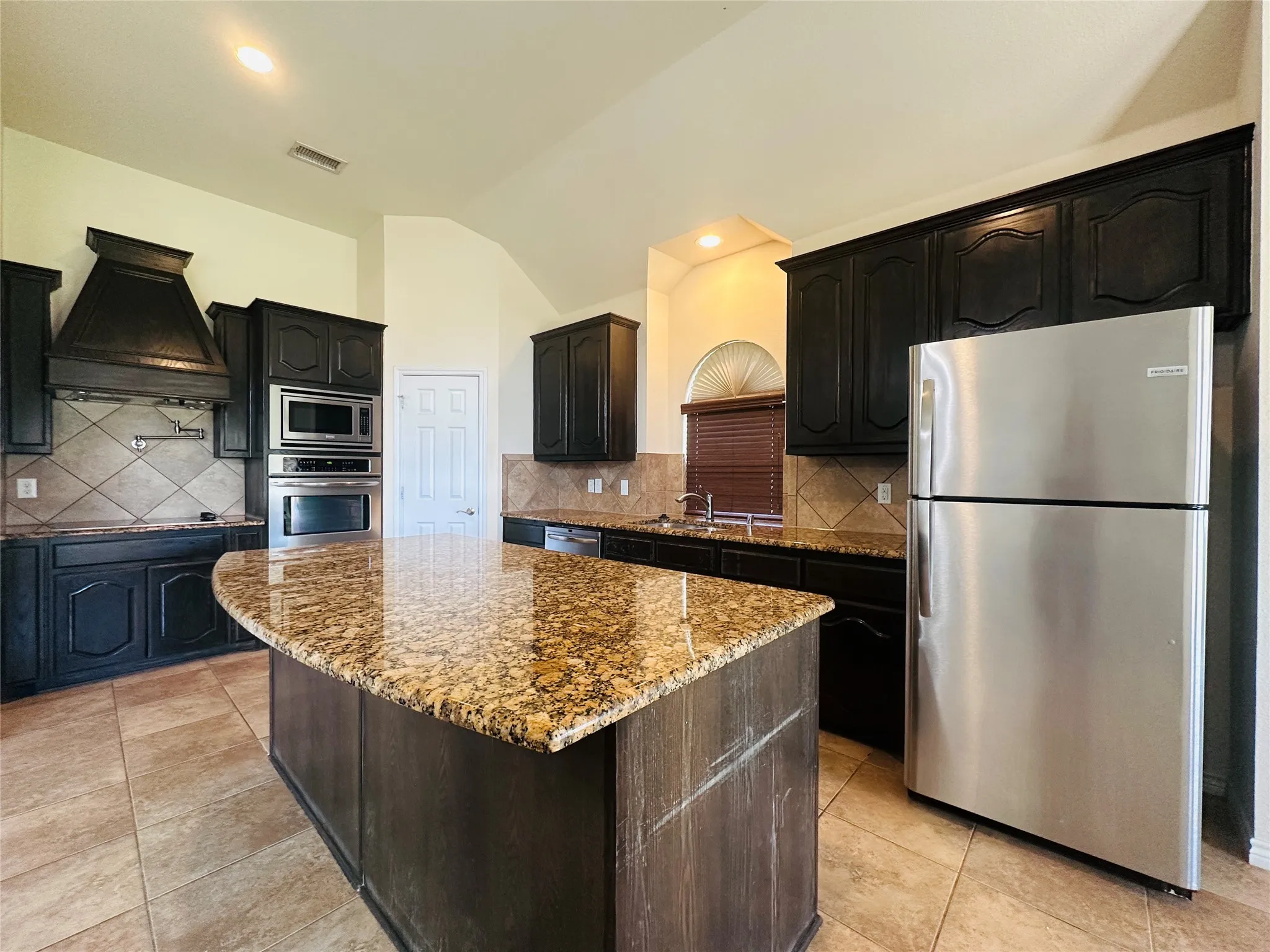 Single Family Residence For Sale in Dallas County , 702 Carolyn T Hunt Drive, Cedar Hill, Texas 75104, 4 Bedroom, 3 Bathroom, 2 Garage spaces, 2,617 Sqft, built in 2013, mls#21338785, Real Estate Agent in Cedar Hill, Homes For Sale in Dallas county, Homes For Sale in Cedar Hill, Realtor in Cedar Hill Texas, Real Estate Brokerage Independent Realty Texas, Luminita Cordes Realtor