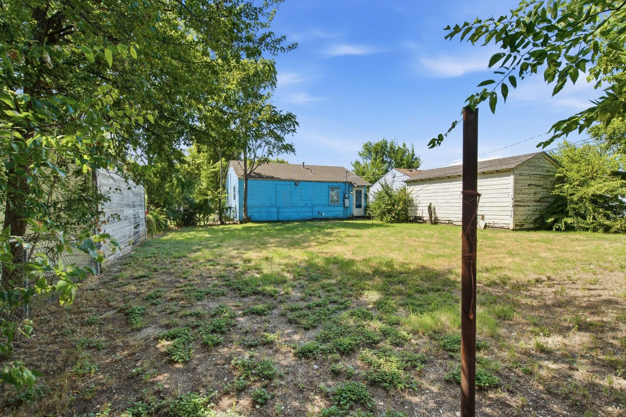 Single Family Residence For Rent in Tarrant County , 2529 Shropshire Street, Fort Worth, Texas 76105, 2 Bedroom, 1 Bathroom, Garage spaces, 692 Sqft, built in 1950, mls#21338776, Real Estate Agent in Fort Worth, Homes For Rent in Tarrant county, Homes For Rent in Fort Worth, Realtor in Fort Worth Texas, Real Estate Brokerage Independent Realty Texas, Luminita Cordes Realtor