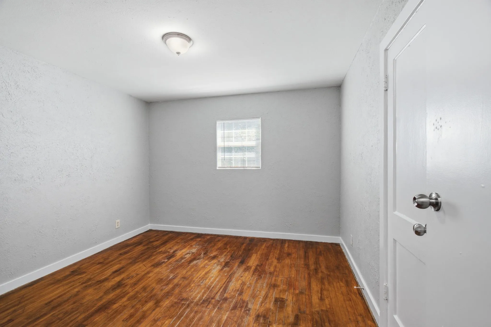 Single Family Residence For Rent in Tarrant County , 2529 Shropshire Street, Fort Worth, Texas 76105, 2 Bedroom, 1 Bathroom, Garage spaces, 692 Sqft, built in 1950, mls#21338776, Real Estate Agent in Fort Worth, Homes For Rent in Tarrant county, Homes For Rent in Fort Worth, Realtor in Fort Worth Texas, Real Estate Brokerage Independent Realty Texas, Luminita Cordes Realtor