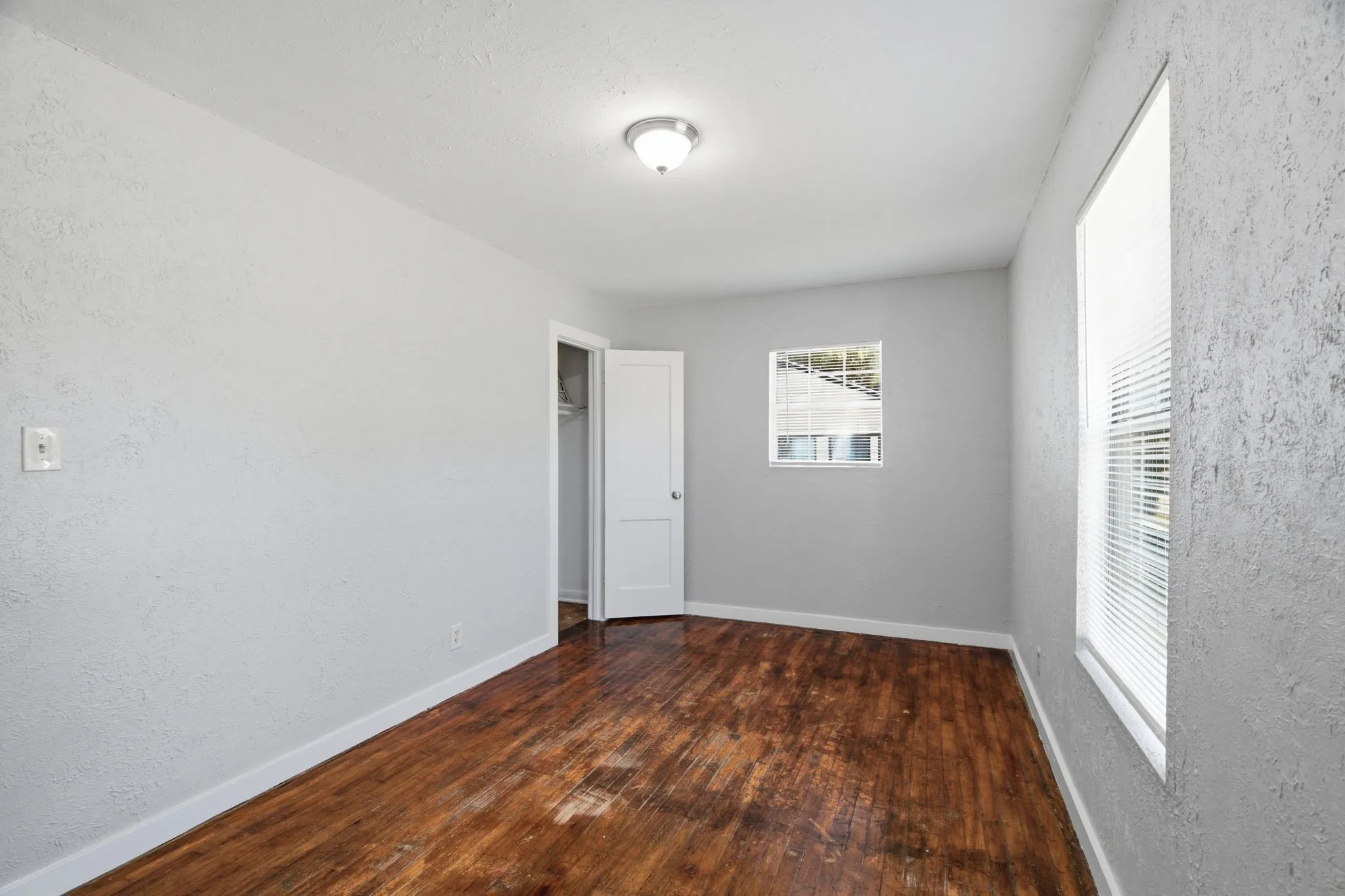 Single Family Residence For Rent in Tarrant County , 2529 Shropshire Street, Fort Worth, Texas 76105, 2 Bedroom, 1 Bathroom, Garage spaces, 692 Sqft, built in 1950, mls#21338776, Real Estate Agent in Fort Worth, Homes For Rent in Tarrant county, Homes For Rent in Fort Worth, Realtor in Fort Worth Texas, Real Estate Brokerage Independent Realty Texas, Luminita Cordes Realtor