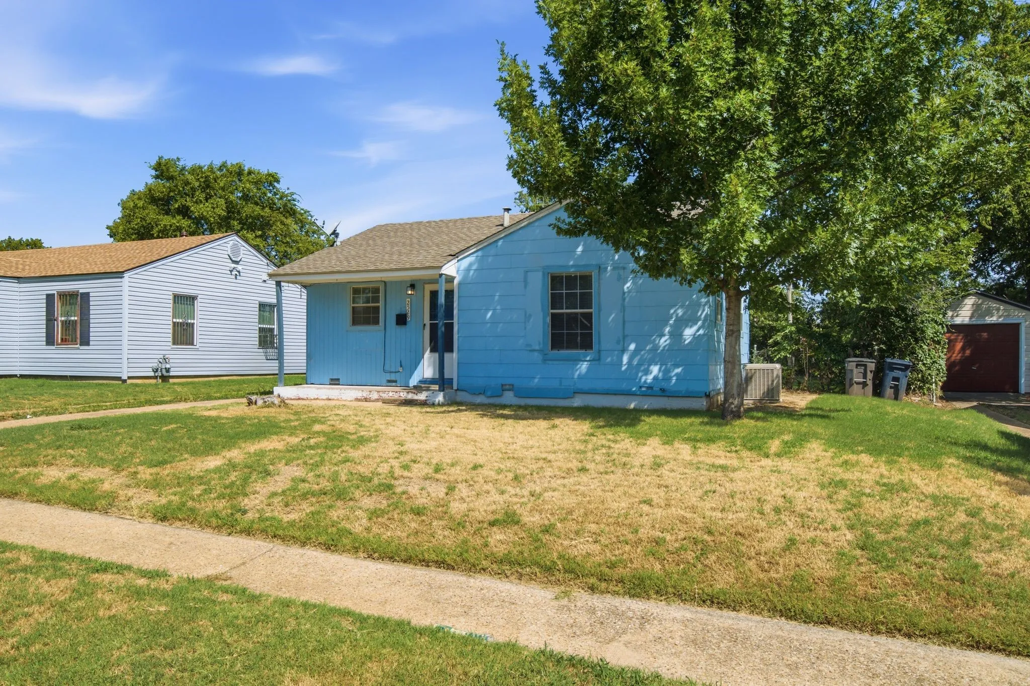 Single Family Residence For Rent in Tarrant County , 2529 Shropshire Street, Fort Worth, Texas 76105, 2 Bedroom, 1 Bathroom, Garage spaces, 692 Sqft, built in 1950, mls#21338776, Real Estate Agent in Fort Worth, Homes For Rent in Tarrant county, Homes For Rent in Fort Worth, Realtor in Fort Worth Texas, Real Estate Brokerage Independent Realty Texas, Luminita Cordes Realtor
