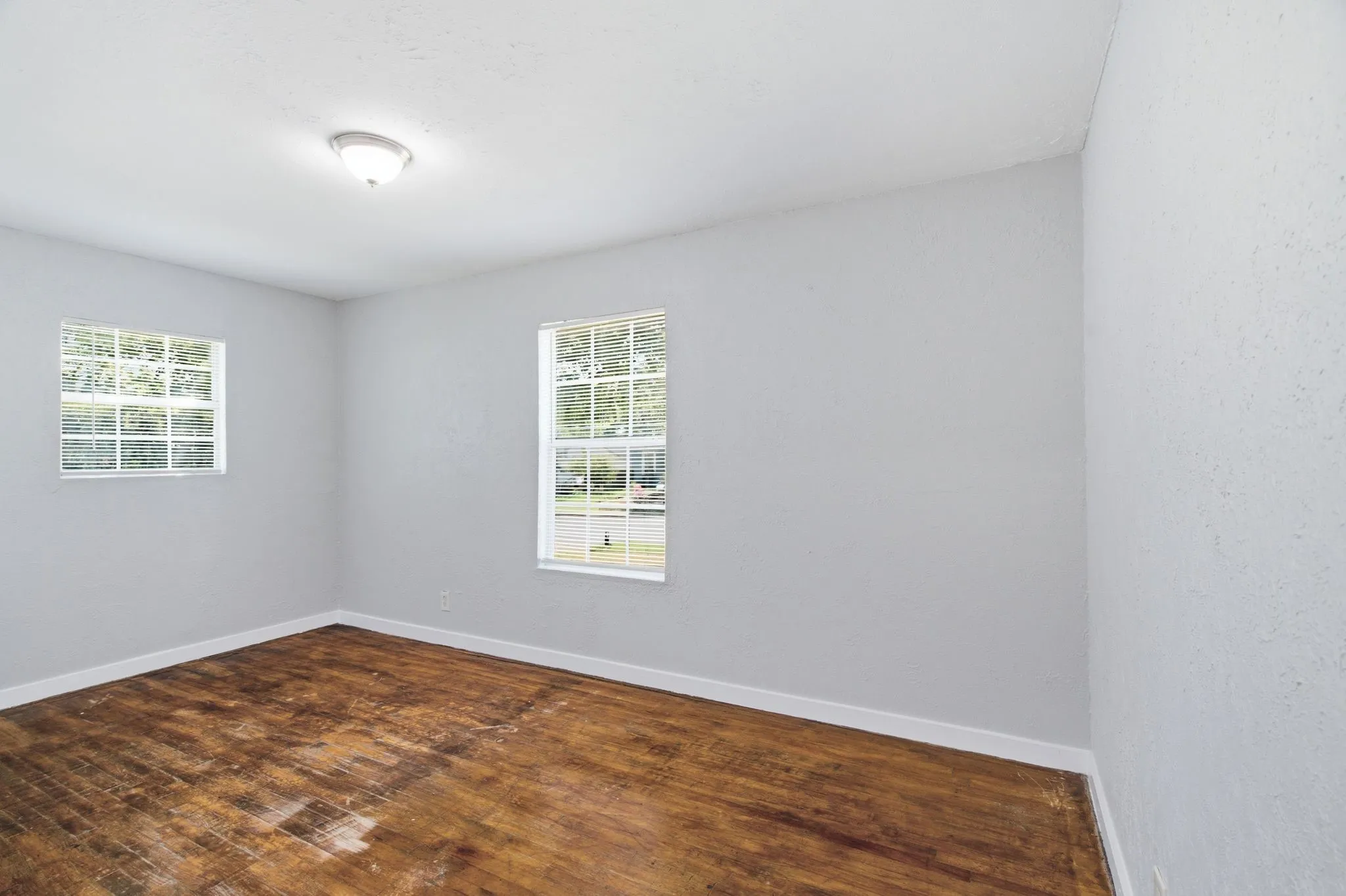 Single Family Residence For Rent in Tarrant County , 2529 Shropshire Street, Fort Worth, Texas 76105, 2 Bedroom, 1 Bathroom, Garage spaces, 692 Sqft, built in 1950, mls#21338776, Real Estate Agent in Fort Worth, Homes For Rent in Tarrant county, Homes For Rent in Fort Worth, Realtor in Fort Worth Texas, Real Estate Brokerage Independent Realty Texas, Luminita Cordes Realtor