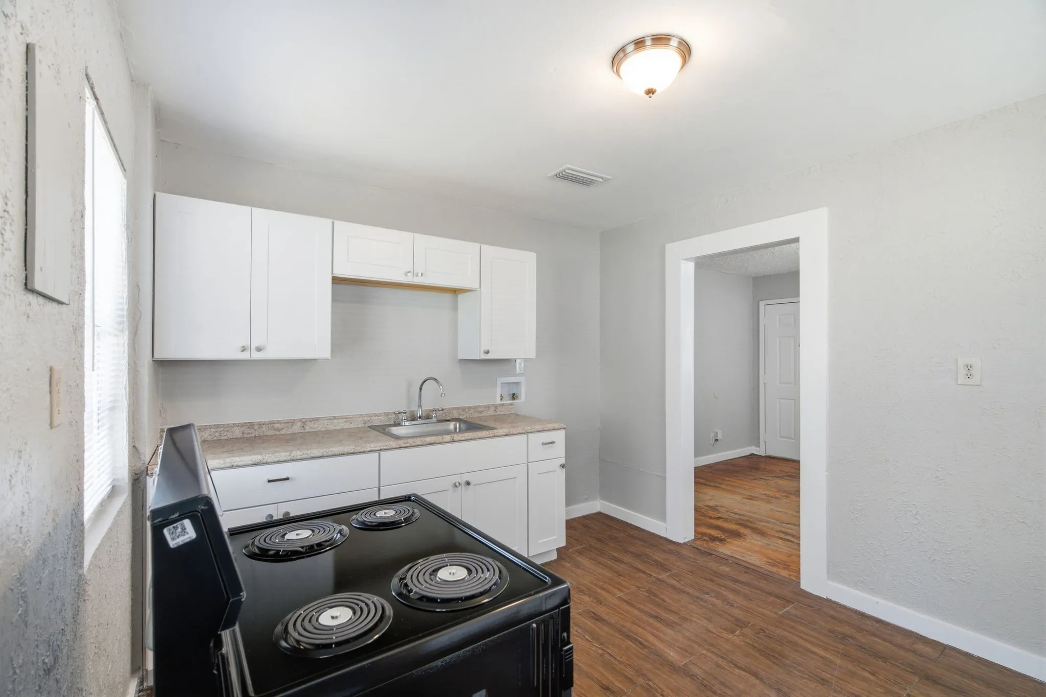 Single Family Residence For Rent in Tarrant County , 2529 Shropshire Street, Fort Worth, Texas 76105, 2 Bedroom, 1 Bathroom, Garage spaces, 692 Sqft, built in 1950, mls#21338776, Real Estate Agent in Fort Worth, Homes For Rent in Tarrant county, Homes For Rent in Fort Worth, Realtor in Fort Worth Texas, Real Estate Brokerage Independent Realty Texas, Luminita Cordes Realtor