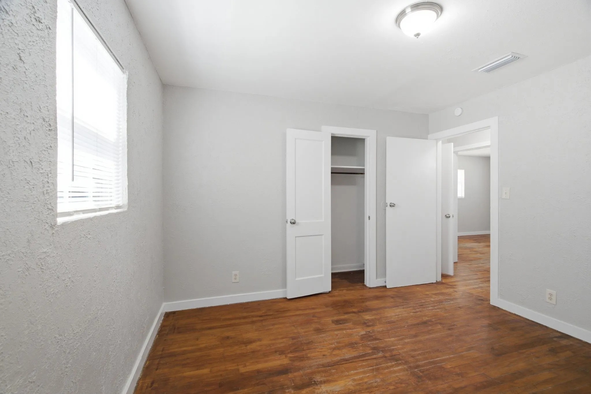 Single Family Residence For Rent in Tarrant County , 2529 Shropshire Street, Fort Worth, Texas 76105, 2 Bedroom, 1 Bathroom, Garage spaces, 692 Sqft, built in 1950, mls#21338776, Real Estate Agent in Fort Worth, Homes For Rent in Tarrant county, Homes For Rent in Fort Worth, Realtor in Fort Worth Texas, Real Estate Brokerage Independent Realty Texas, Luminita Cordes Realtor
