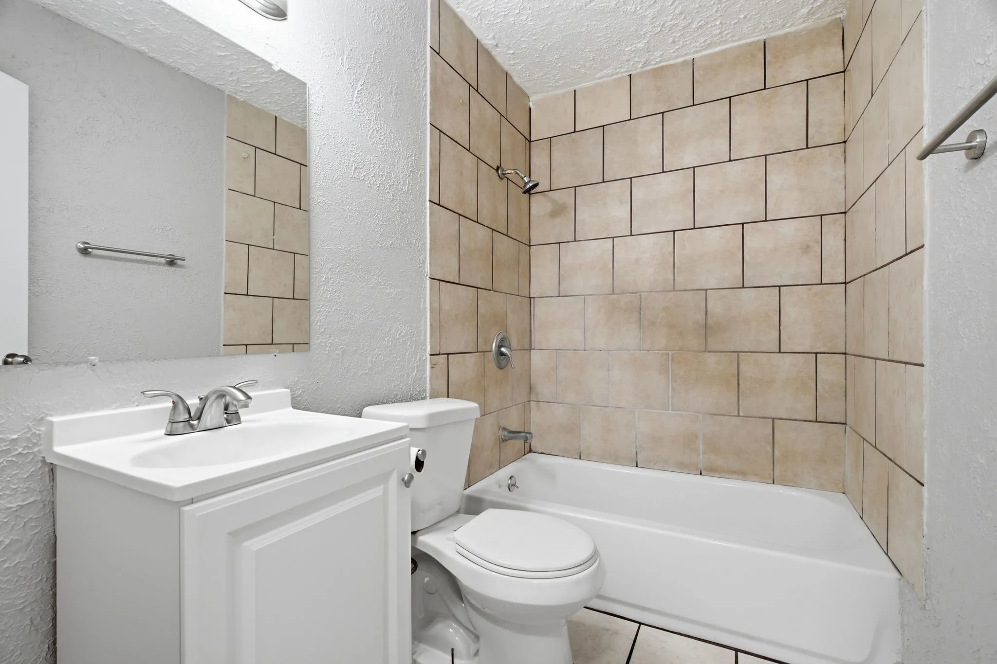 Single Family Residence For Rent in Tarrant County , 2529 Shropshire Street, Fort Worth, Texas 76105, 2 Bedroom, 1 Bathroom, Garage spaces, 692 Sqft, built in 1950, mls#21338776, Real Estate Agent in Fort Worth, Homes For Rent in Tarrant county, Homes For Rent in Fort Worth, Realtor in Fort Worth Texas, Real Estate Brokerage Independent Realty Texas, Luminita Cordes Realtor