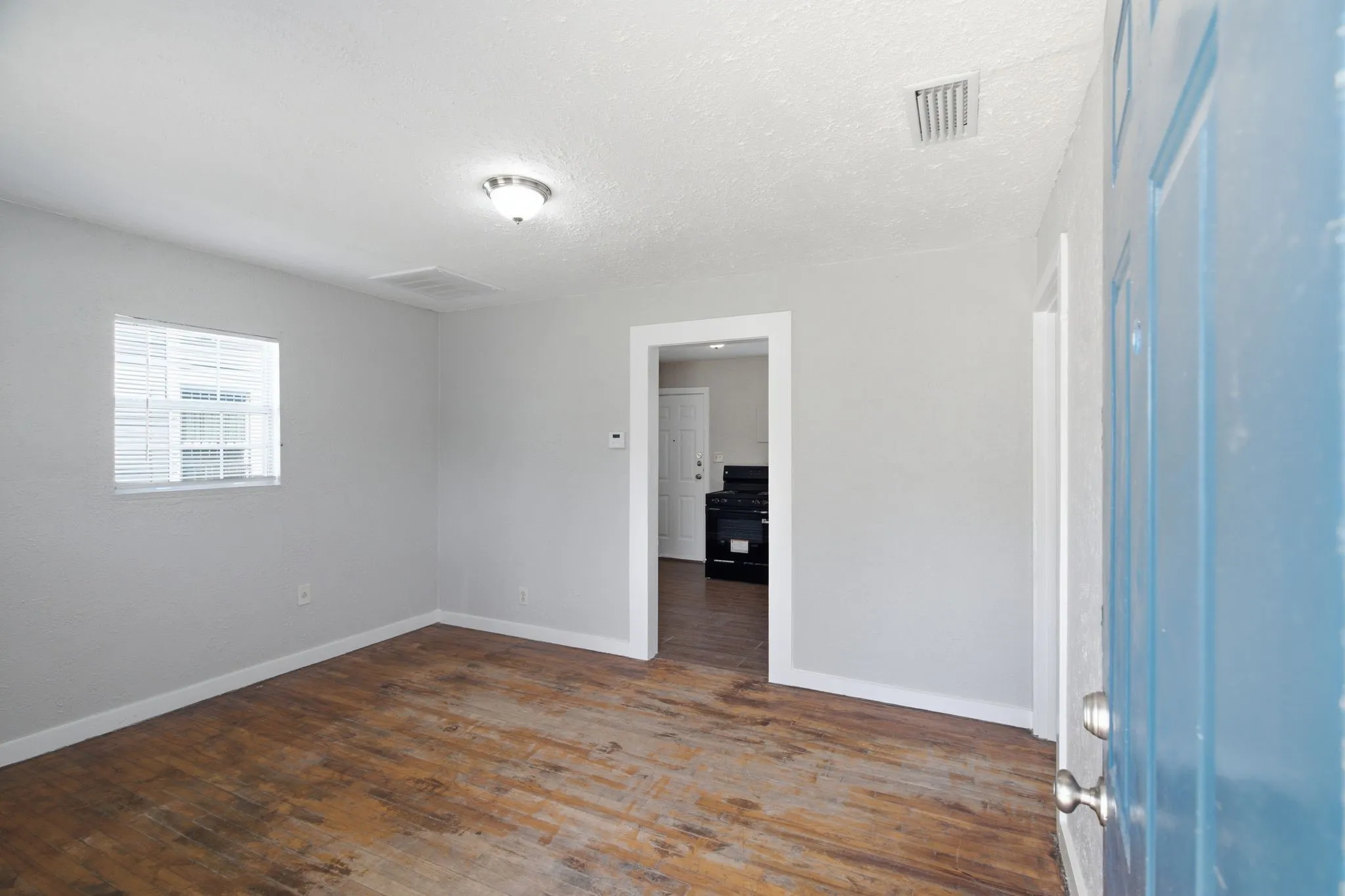 Single Family Residence For Rent in Tarrant County , 2529 Shropshire Street, Fort Worth, Texas 76105, 2 Bedroom, 1 Bathroom, Garage spaces, 692 Sqft, built in 1950, mls#21338776, Real Estate Agent in Fort Worth, Homes For Rent in Tarrant county, Homes For Rent in Fort Worth, Realtor in Fort Worth Texas, Real Estate Brokerage Independent Realty Texas, Luminita Cordes Realtor