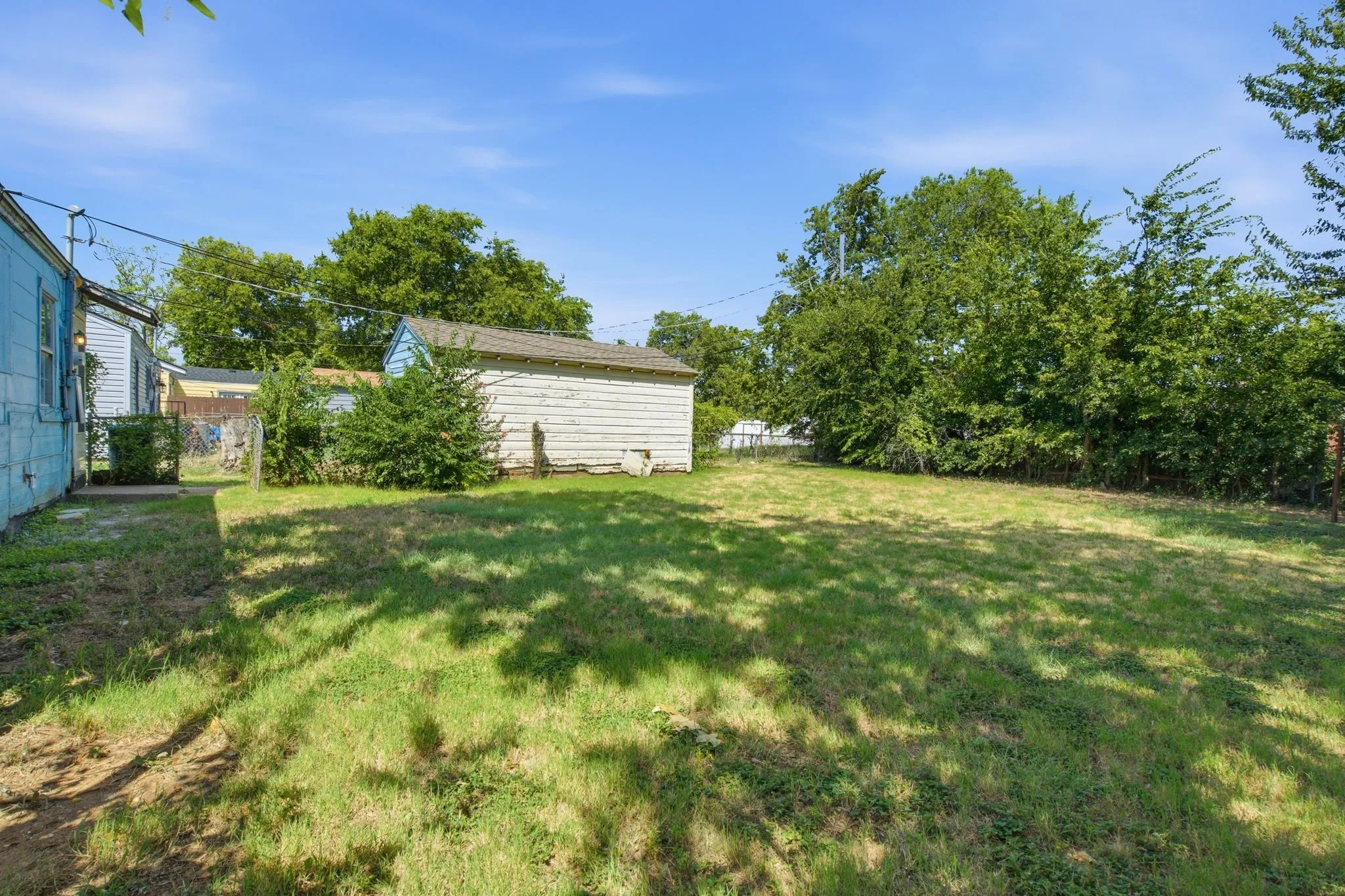 Single Family Residence For Rent in Tarrant County , 2529 Shropshire Street, Fort Worth, Texas 76105, 2 Bedroom, 1 Bathroom, Garage spaces, 692 Sqft, built in 1950, mls#21338776, Real Estate Agent in Fort Worth, Homes For Rent in Tarrant county, Homes For Rent in Fort Worth, Realtor in Fort Worth Texas, Real Estate Brokerage Independent Realty Texas, Luminita Cordes Realtor
