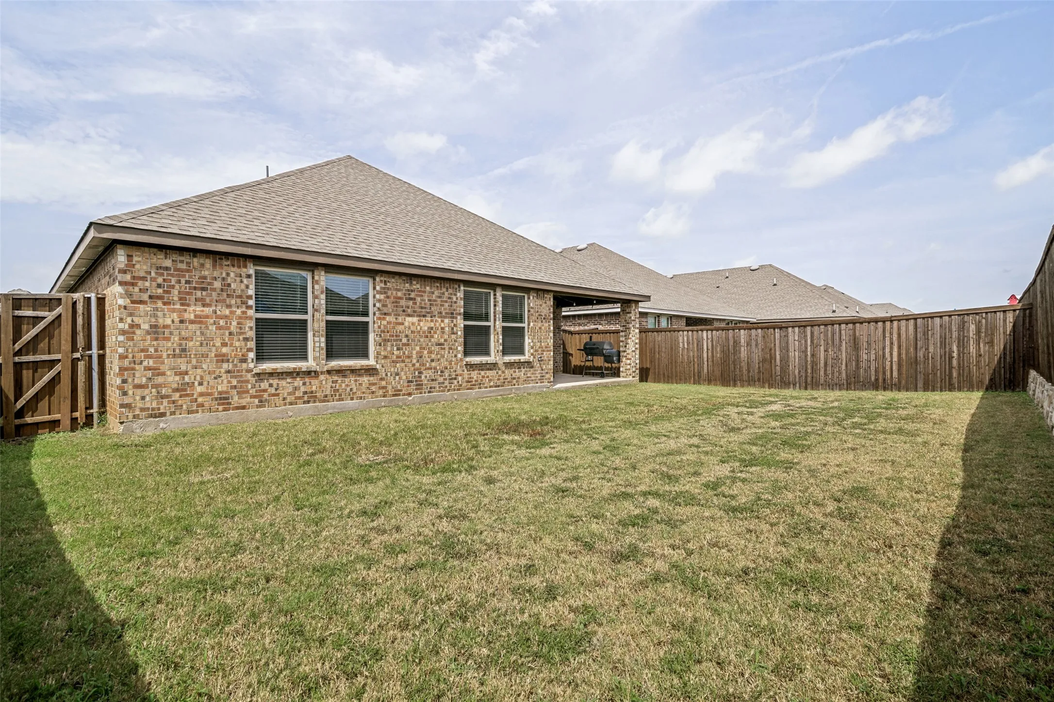 Single Family Residence For Rent in Kaufman County , 3413 Perman Drive, Mesquite, Texas 75126, 4 Bedroom, 2 Bathroom, 2 Garage spaces, 1,775 Sqft, built in 2022, mls#21338457, Real Estate Agent in Mesquite, Homes For Rent in Kaufman county, Homes For Rent in Mesquite, Realtor in Mesquite Texas, Real Estate Brokerage Independent Realty Texas, Luminita Cordes Realtor