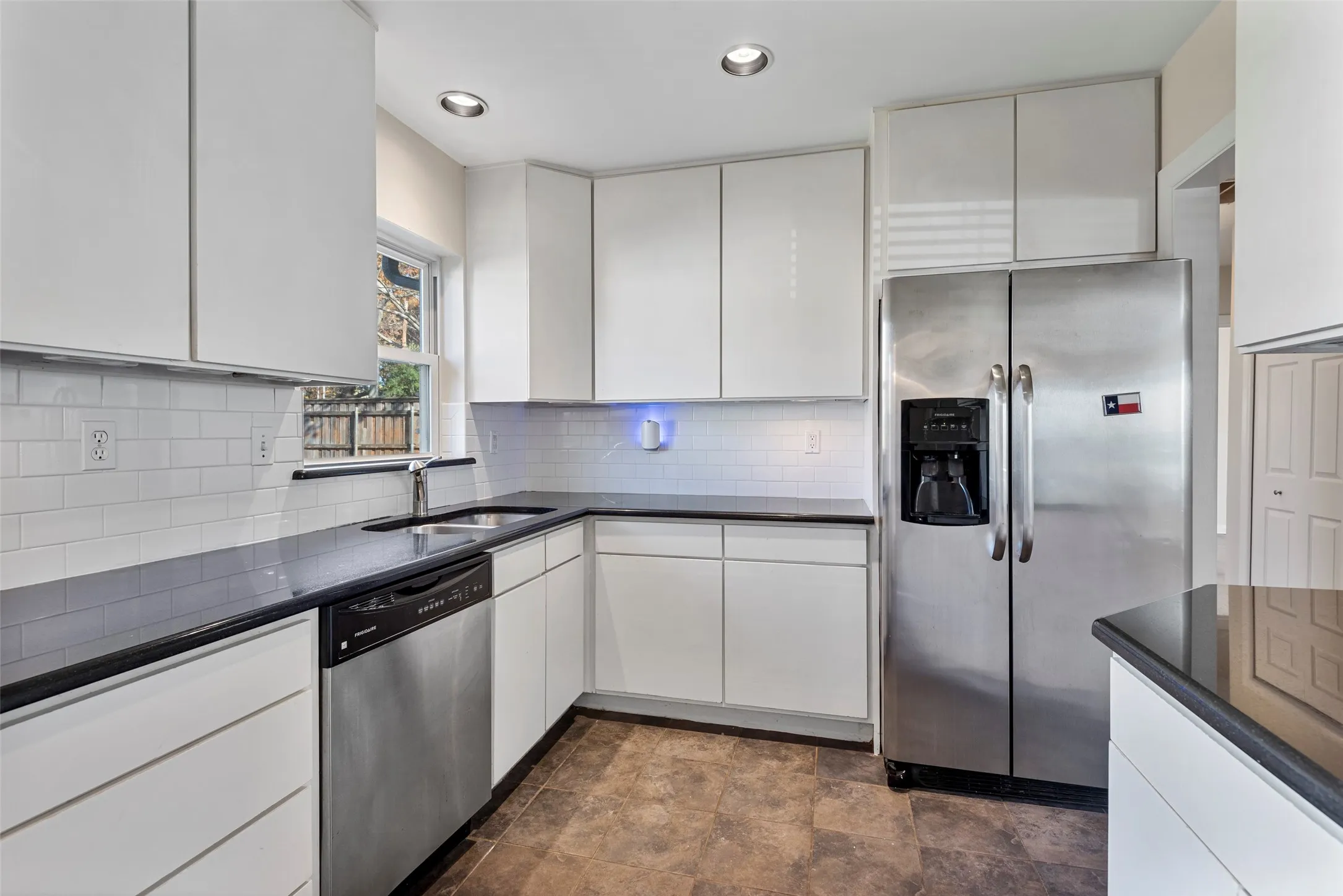 Single Family Residence For Rent in Dallas County , 4131 Saranac Drive, Dallas, Texas 75220, 3 Bedroom, 1 Bathroom, 1 Garage spaces, 1,250 Sqft, built in 1951, mls#21338796, Real Estate Agent in Dallas, Homes For Rent in Dallas county, Homes For Rent in Dallas, Realtor in Dallas Texas, Real Estate Brokerage Independent Realty Texas, Luminita Cordes Realtor