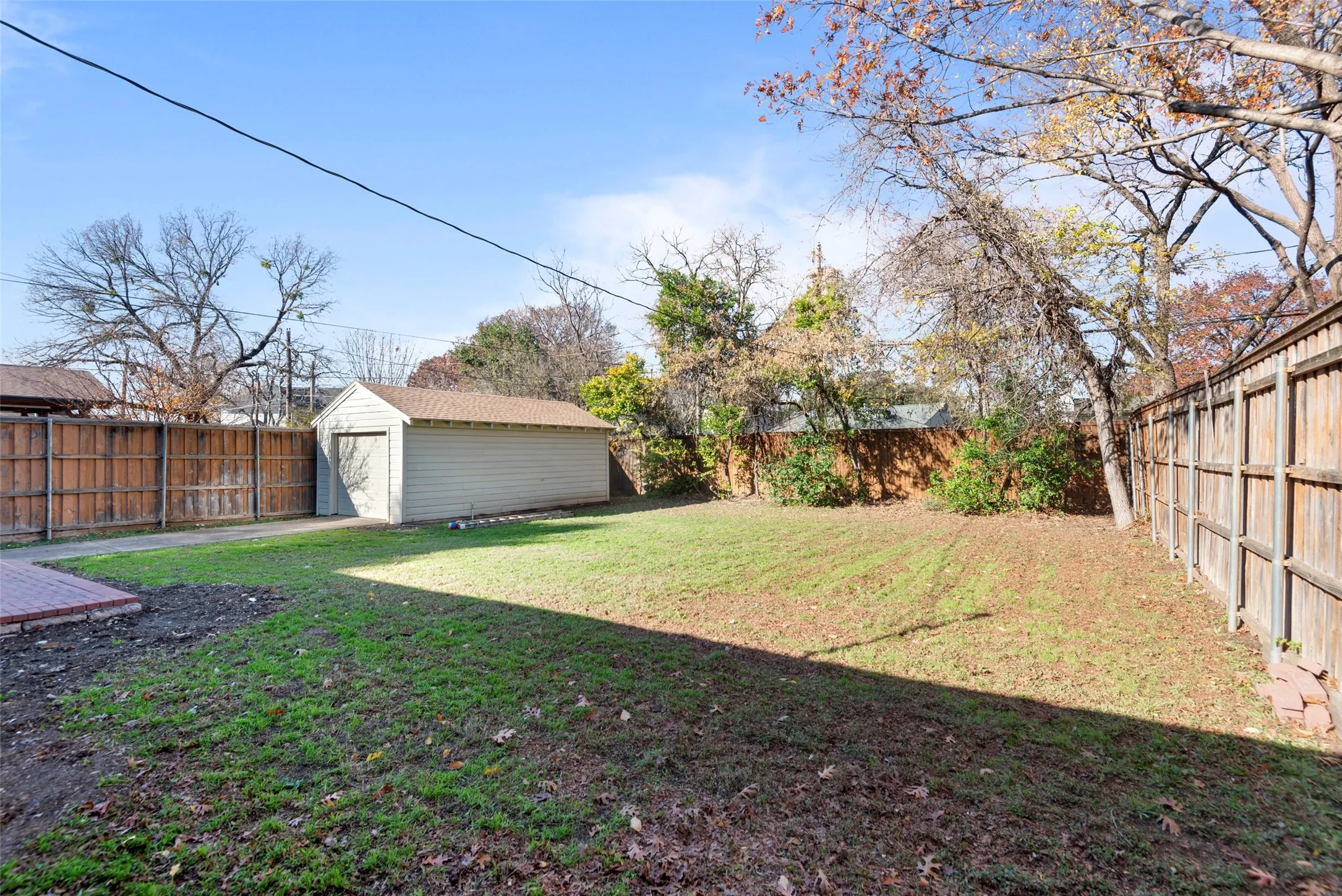 Single Family Residence For Rent in Dallas County , 4131 Saranac Drive, Dallas, Texas 75220, 3 Bedroom, 1 Bathroom, 1 Garage spaces, 1,250 Sqft, built in 1951, mls#21338796, Real Estate Agent in Dallas, Homes For Rent in Dallas county, Homes For Rent in Dallas, Realtor in Dallas Texas, Real Estate Brokerage Independent Realty Texas, Luminita Cordes Realtor